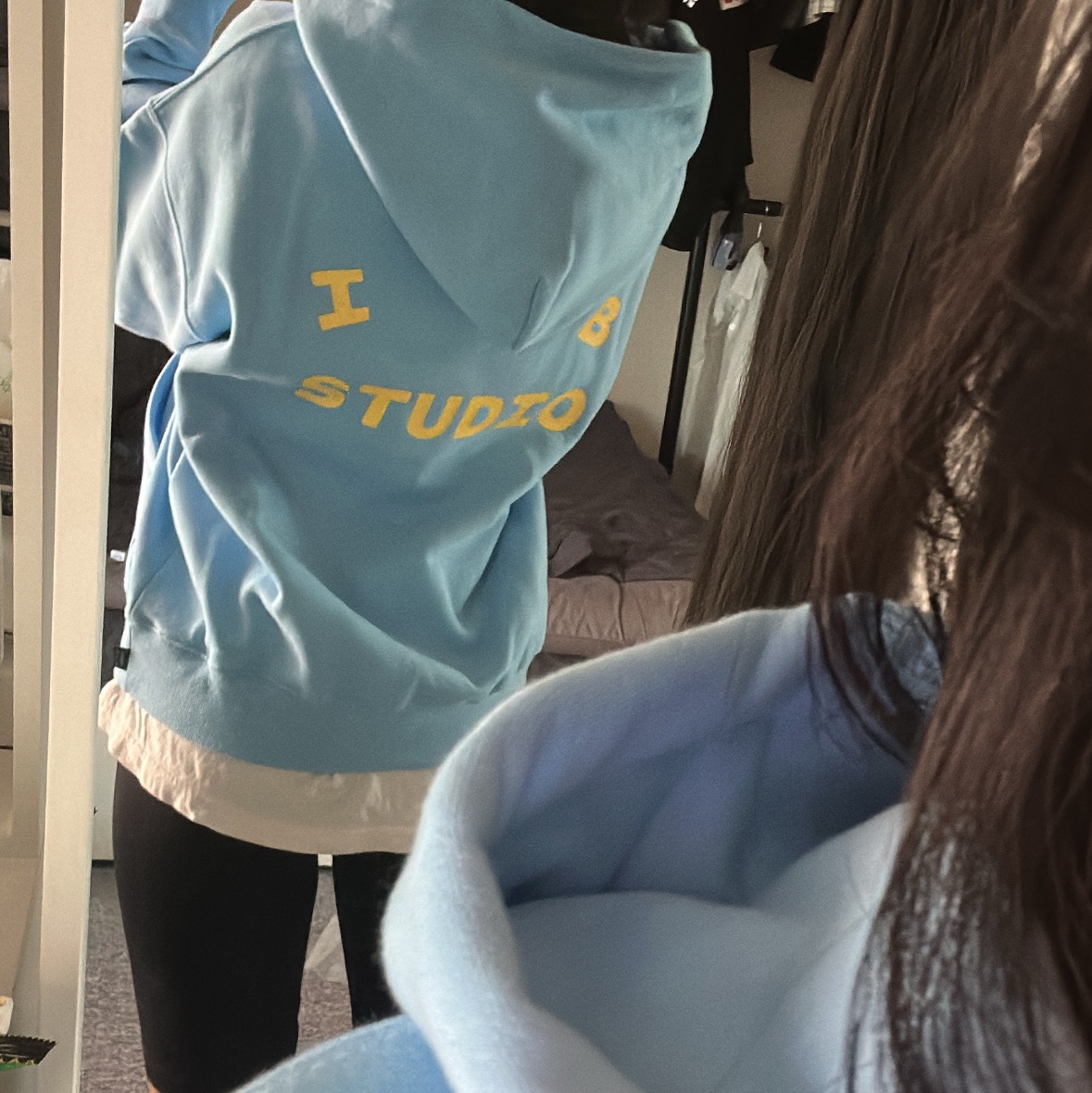 IAB Studio Hoodie Sky Blue Lemon 착용 스타일