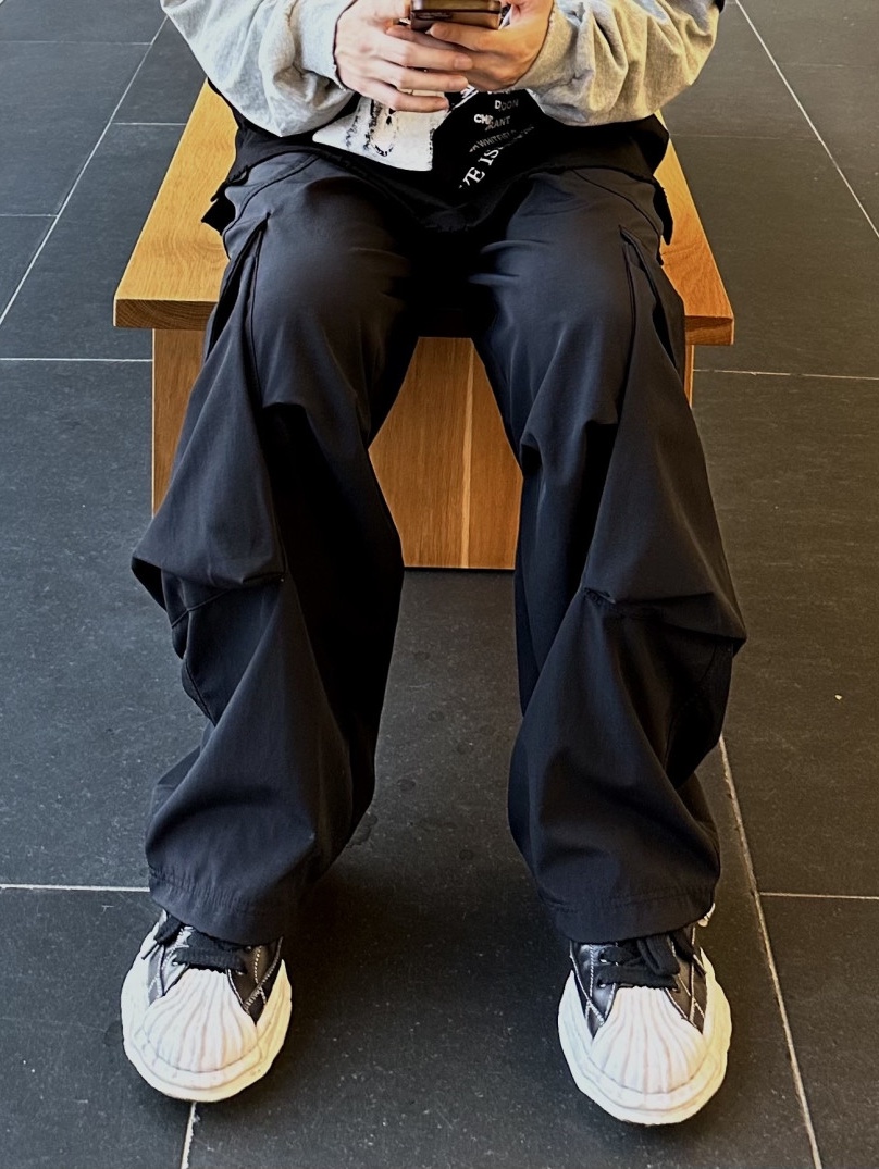 Maison Mihara Yasuhiro Blakey OG Sole Canvas Low-top Sneakers Black White, Maison Mihara Yasuhiro Blakey OG Sole Leather Low-top Sneakers Black 착용 스타일 - 7