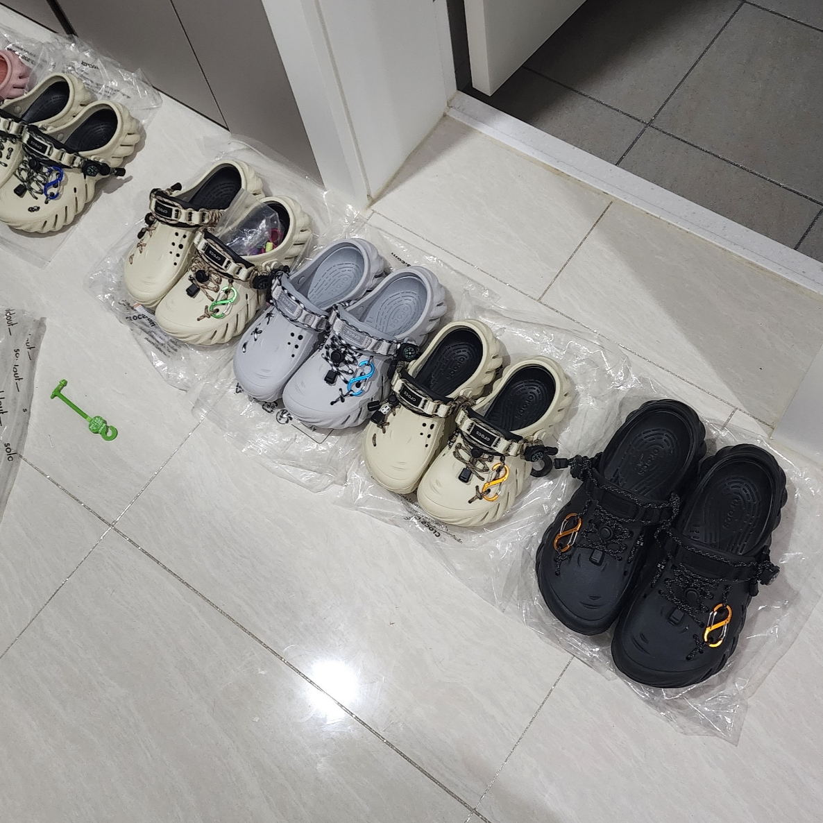Crocs Echo Clog Bone Black, Crocs Echo Clog Atmosphere 착용 스타일