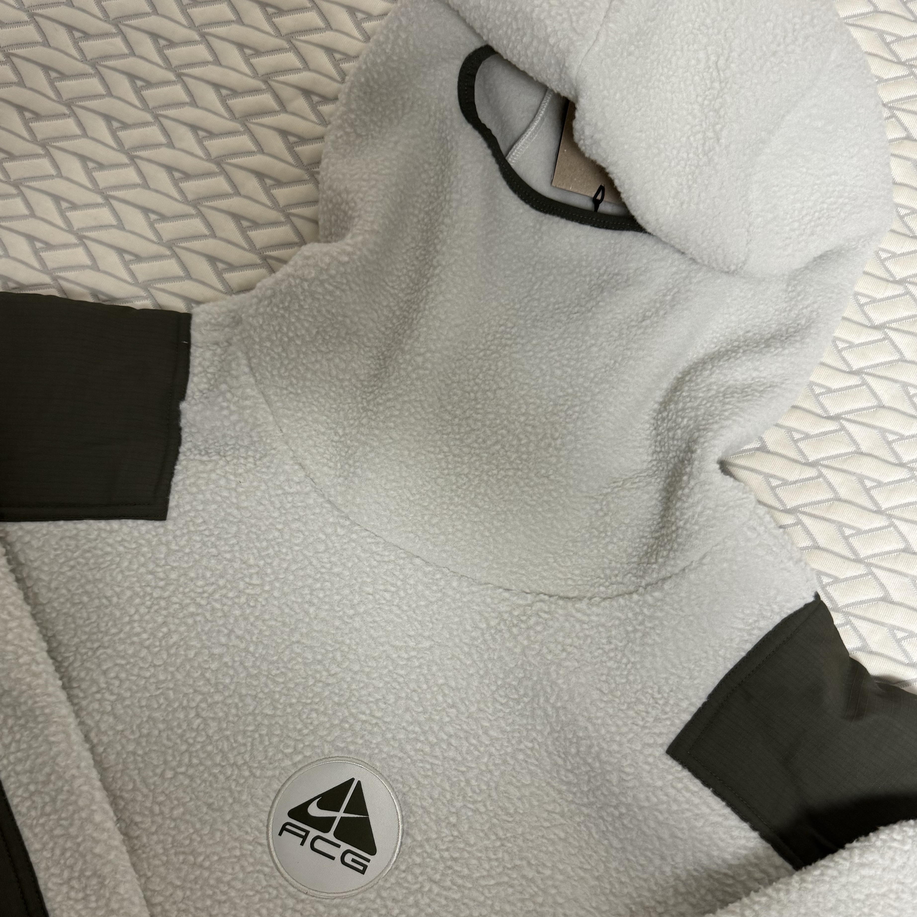 Nike ACG Balaclava Retro Fleece Pullover Light Bone Cargo Khaki - Asia 착용 스타일