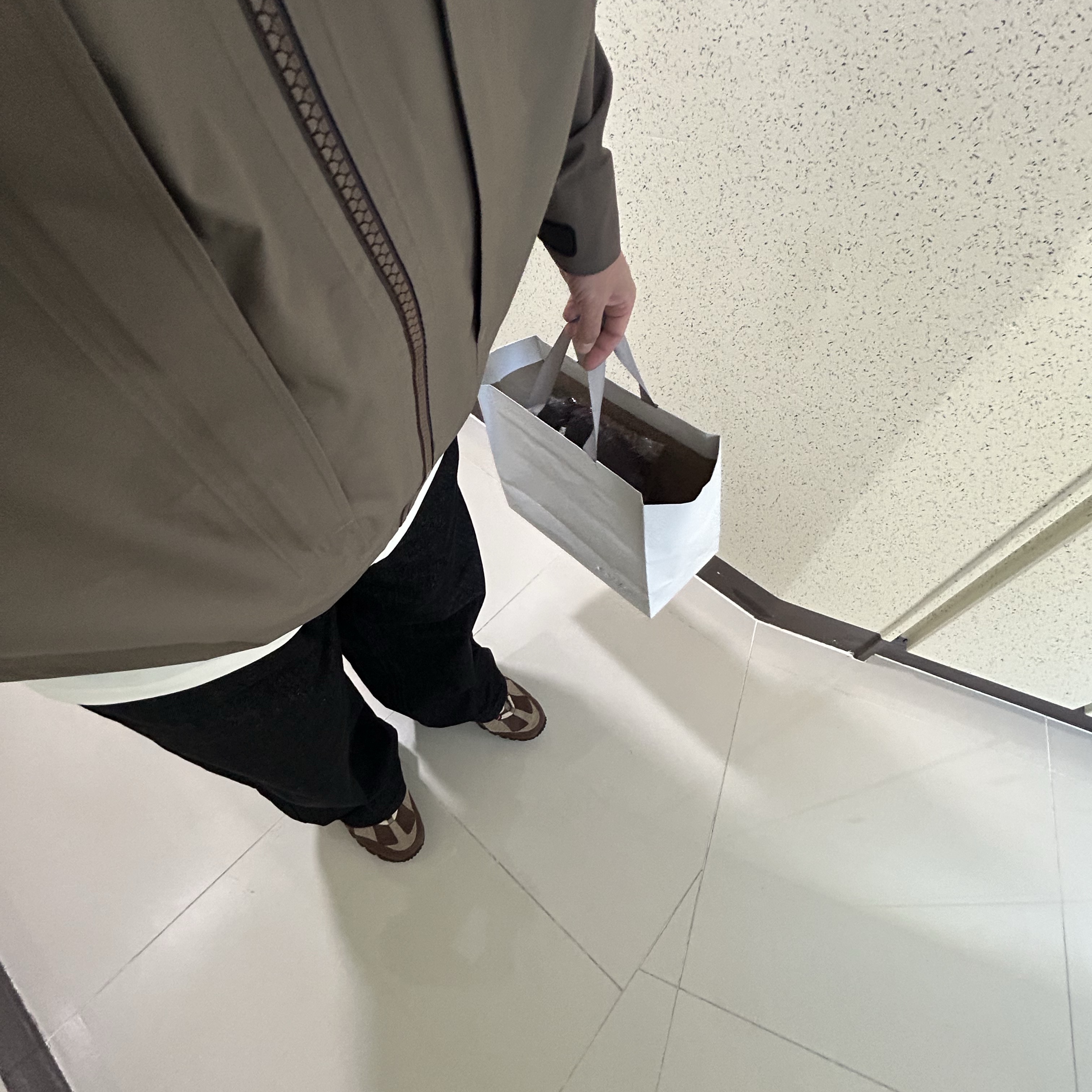 Nike x Jacquemus Air Humara LX Ale Brown and Gold, Nike ACG Storm-Fit ADV Gore-Tex Misery Ridge Jacket Iron Stone - US/EU 착용 스타일 - 1