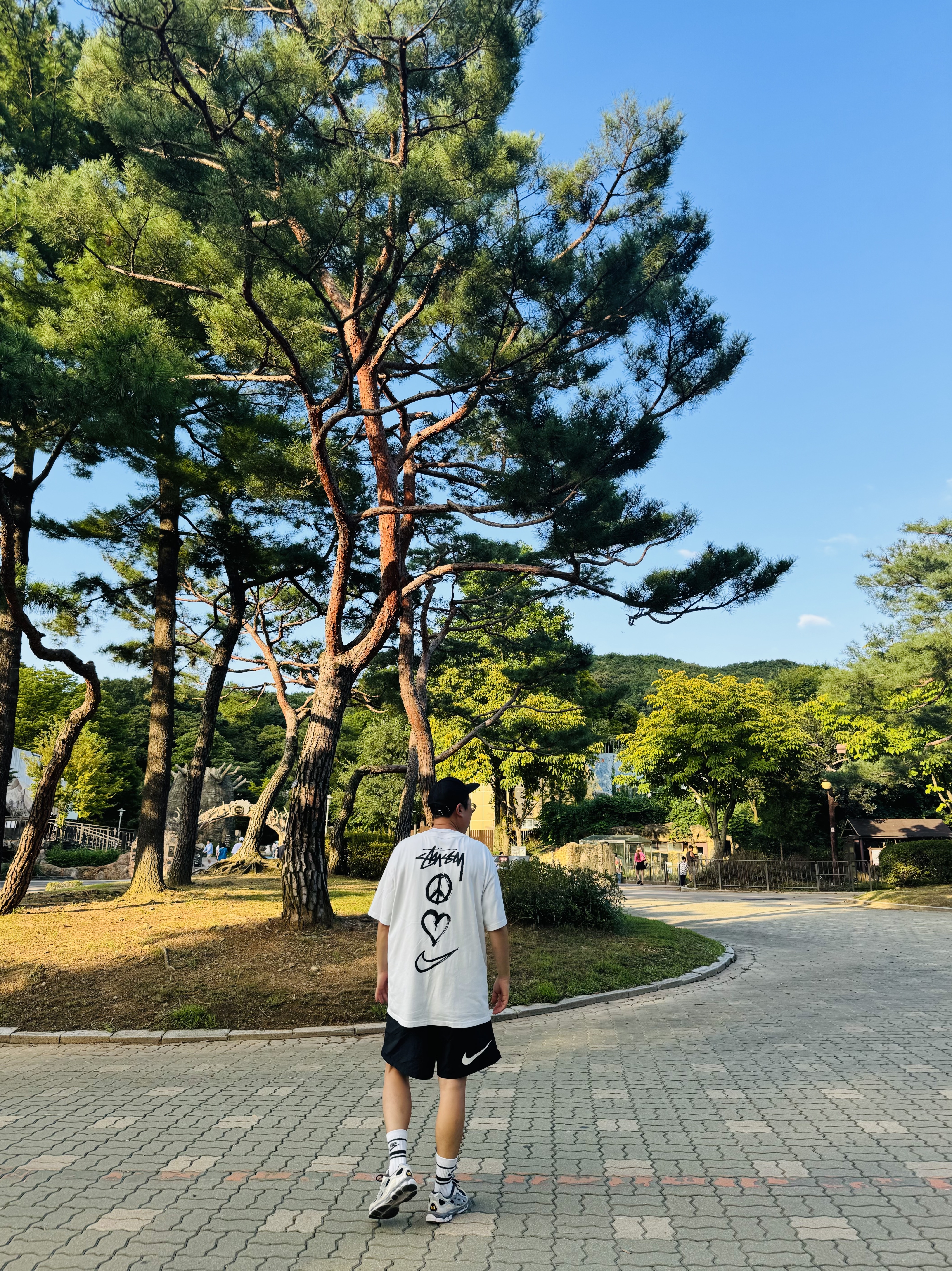 Nike x Stussy NRG RA T-Shirt Summit White (DM4942-121), Asics Gel-NYC Black Clay Grey 착용 스타일 - 2