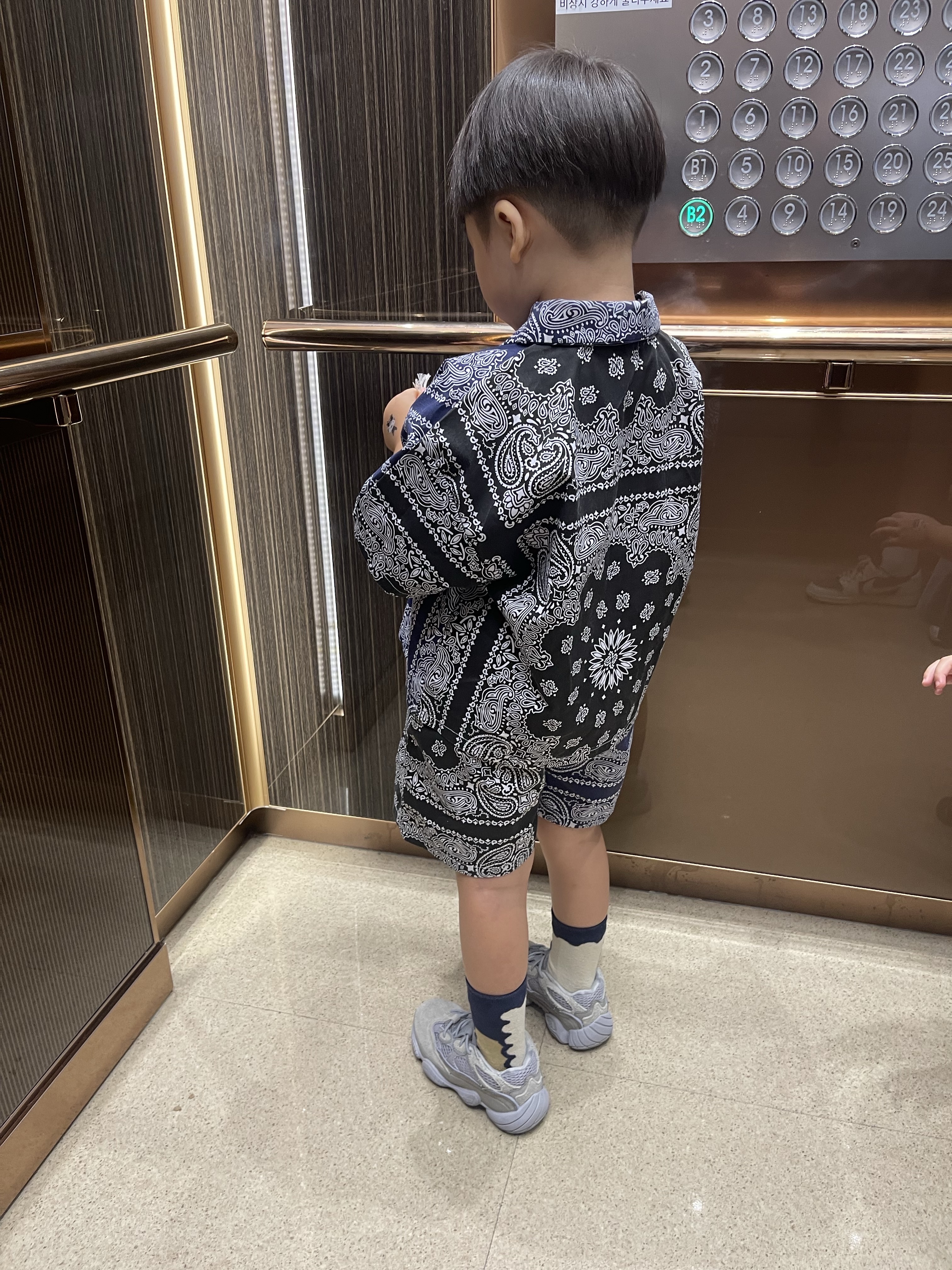 (Kids) Adidas Yeezy 500 Stone Salt 착용 스타일 - 1