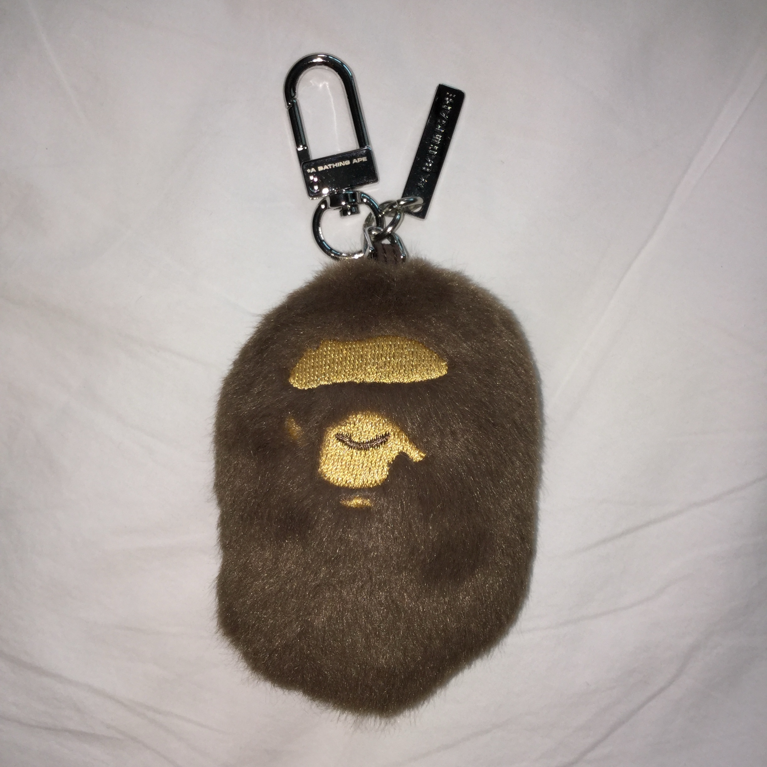 BAPE Bathing Ape Head Faux Fur Keychain Brown 착용 스타일