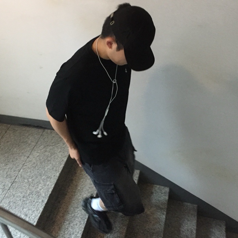 Hyukoh x Sunsetrollercoaster AAA AAAAAA Cap Black, Hyukoh x Sunsetrollercoaster AAA Logo S/S T-Shirt Navy 착용 스타일 - 1