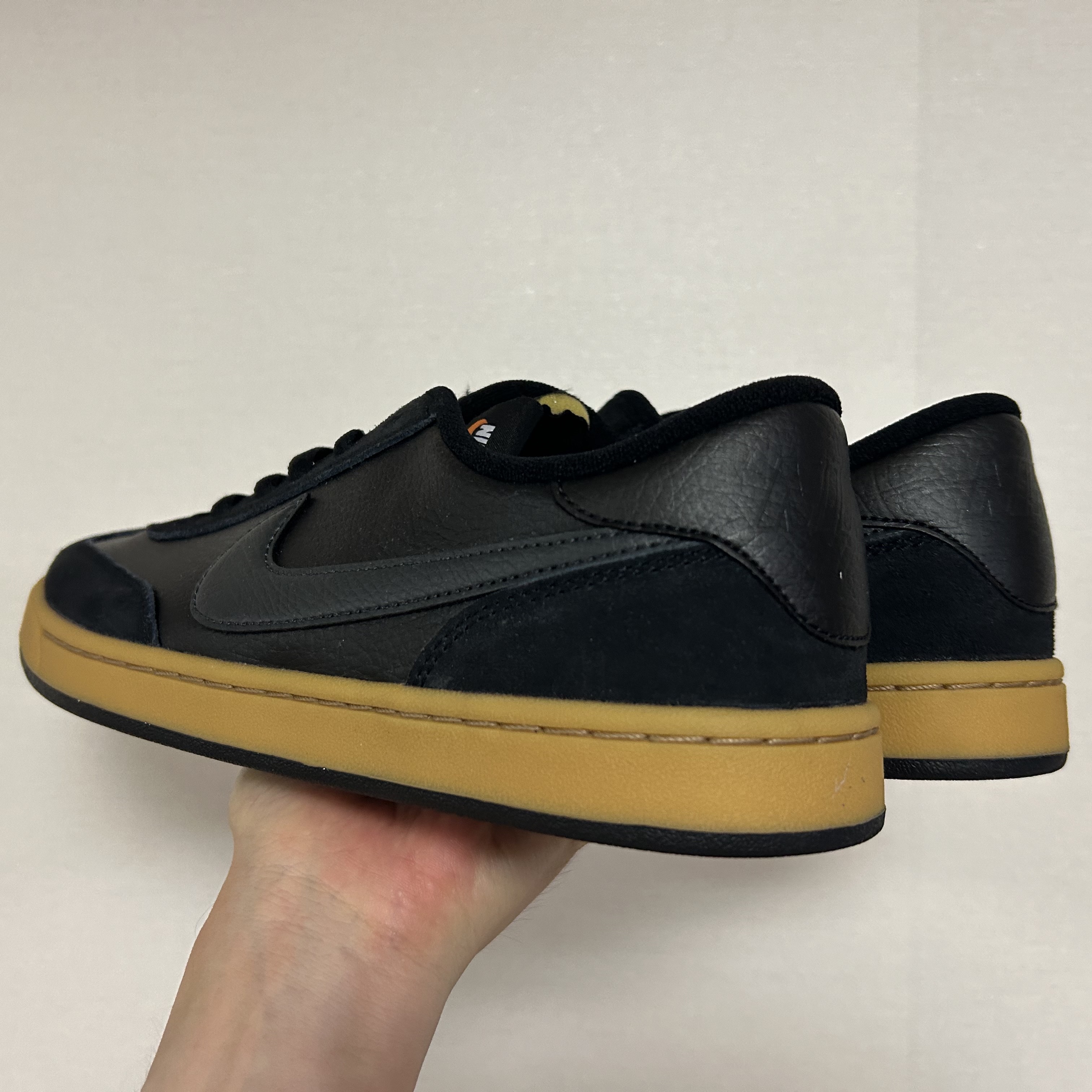 Nike SB FC Classic Black Vivid 착용 스타일 - 2