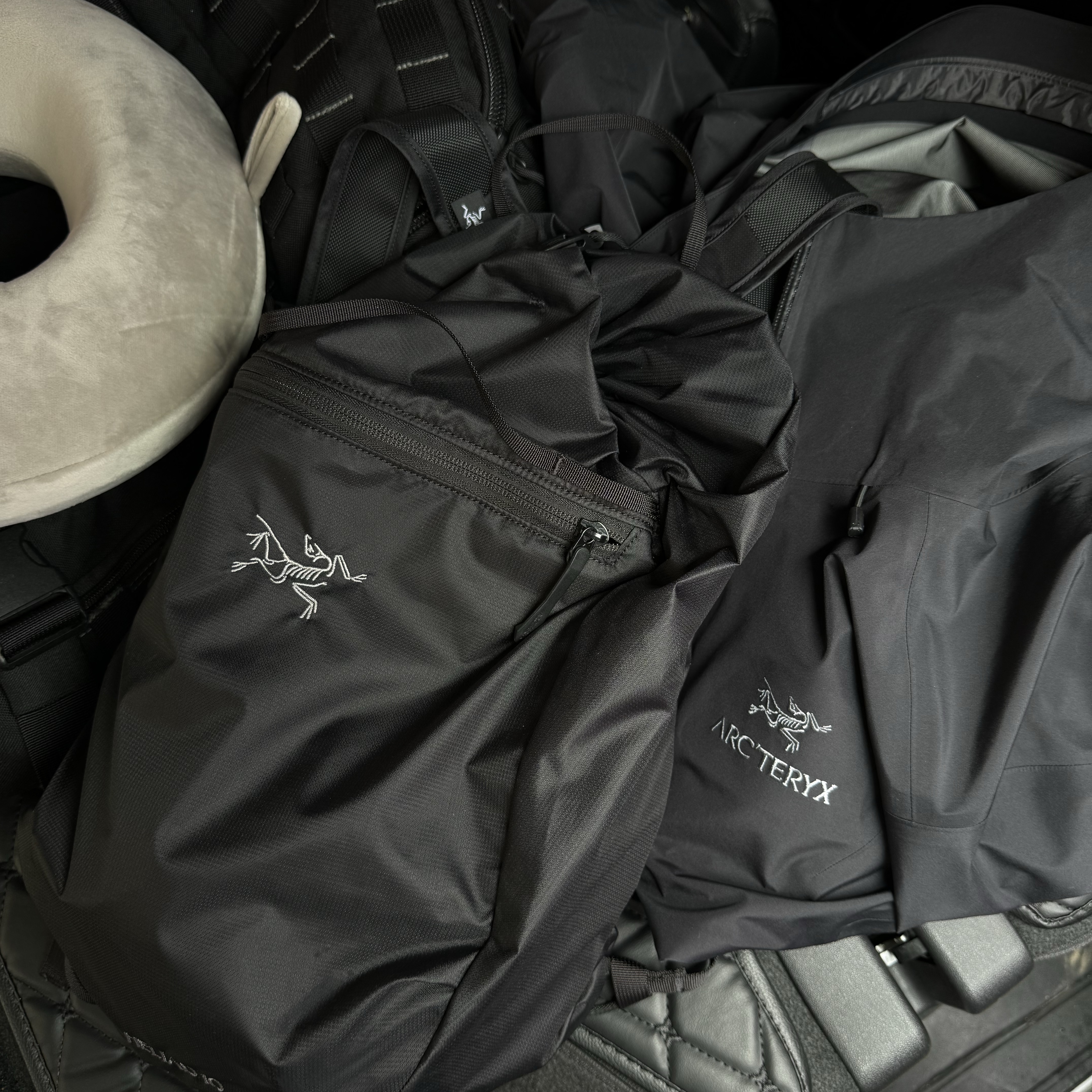 Arc'teryx Heliad 10 Backpack Black 착용 스타일 - 1