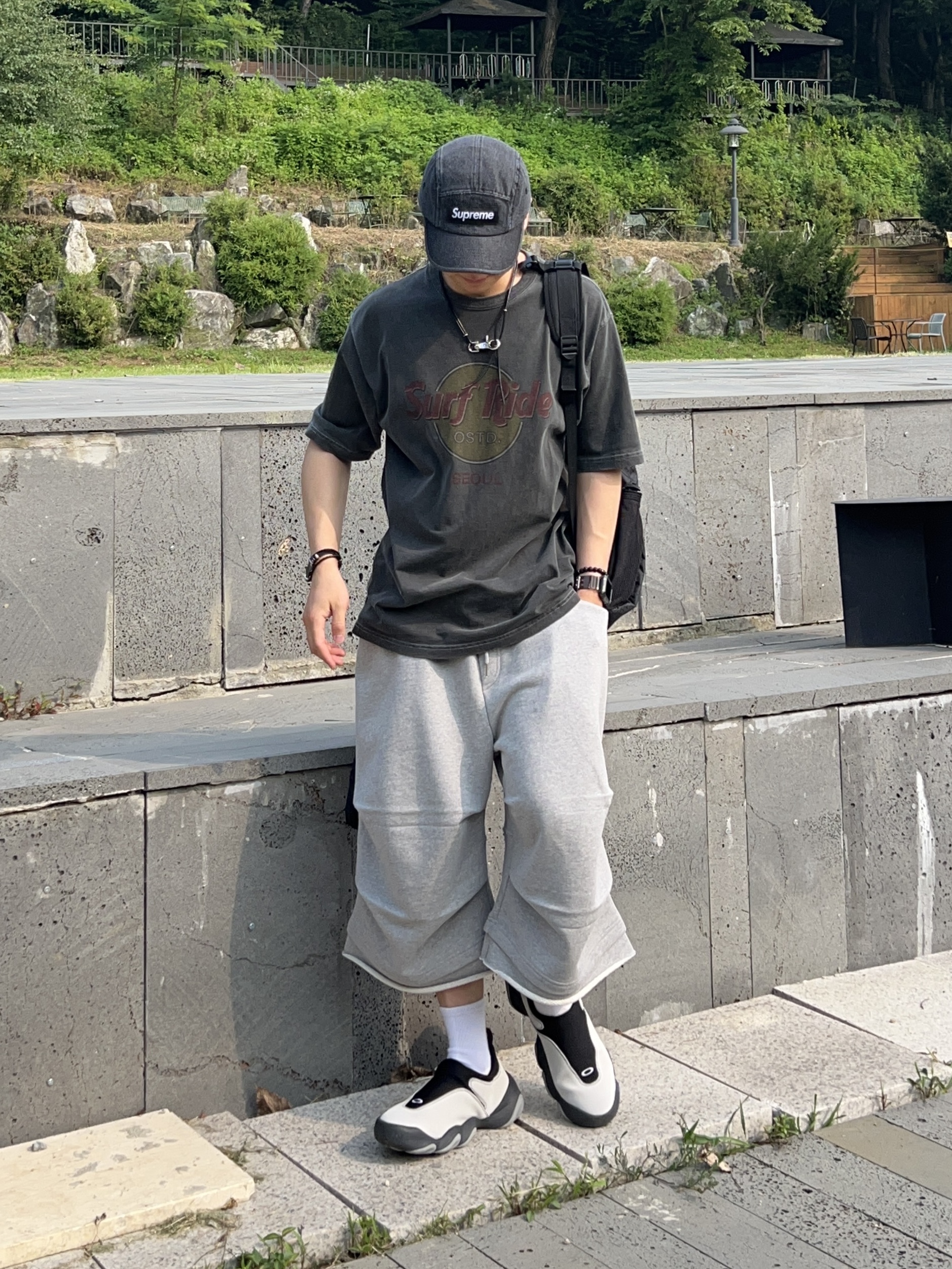 Oakley Factory Team x Brain Dead Flesh White Birch 착용 스타일