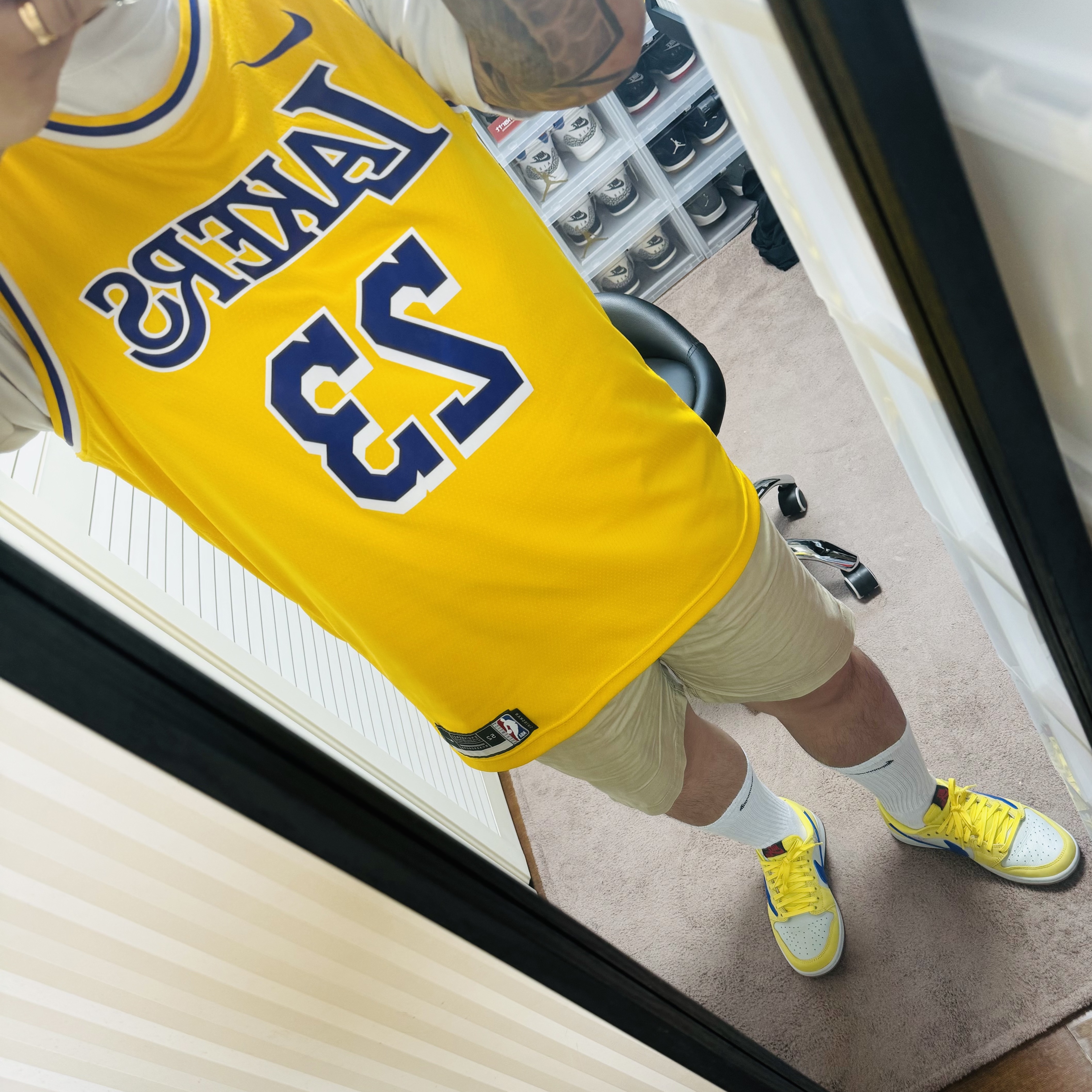 Nike LeBron James LA Lakers Icon Edition 2020/21 NBA Swingman Jersey Amarillo, (W) Jordan 1 x Travis Scott Retro Low OG SP Canary 착용 스타일