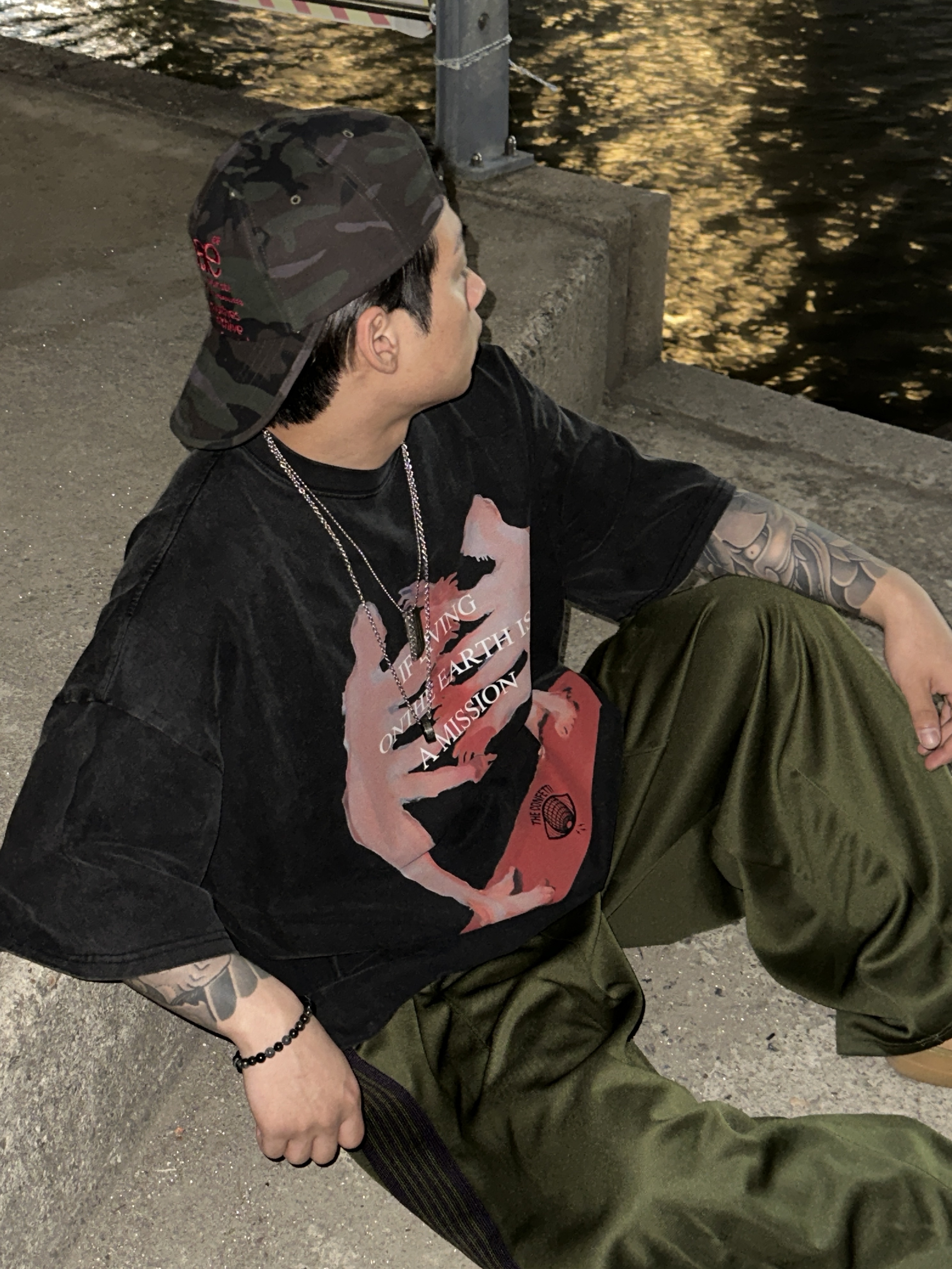 The North Face Big Shot Black, Aeae Web Logo Camo 5-Pannel Cap Green 착용 스타일 - 3