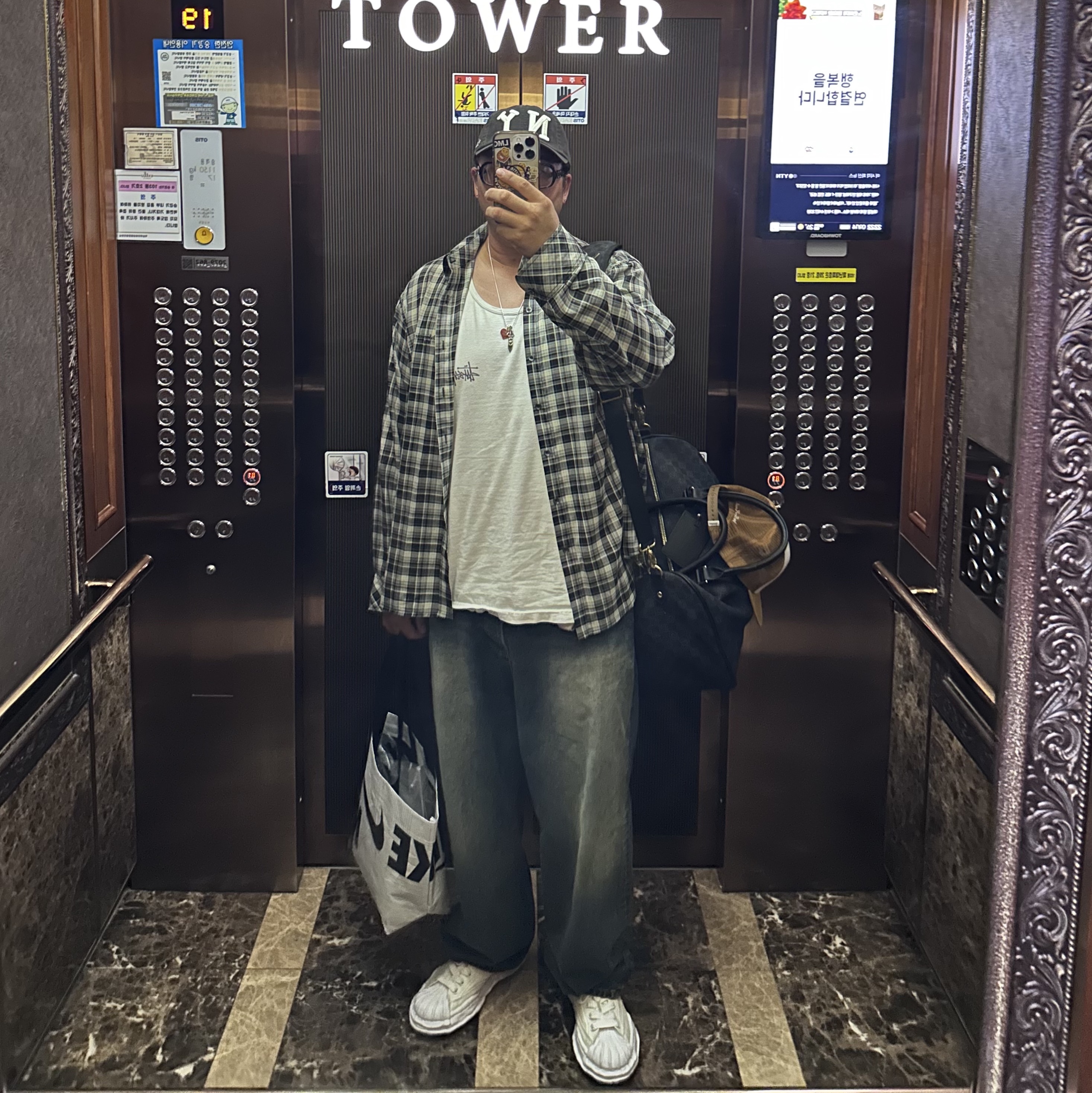 Undermycar Mu.32 Anti Fxxking Logo Play Basic Long Sleeve Check Shirts Black Gray, Gentle Monster x Maison Margiela MM114 Black Clear 착용 스타일 - 1