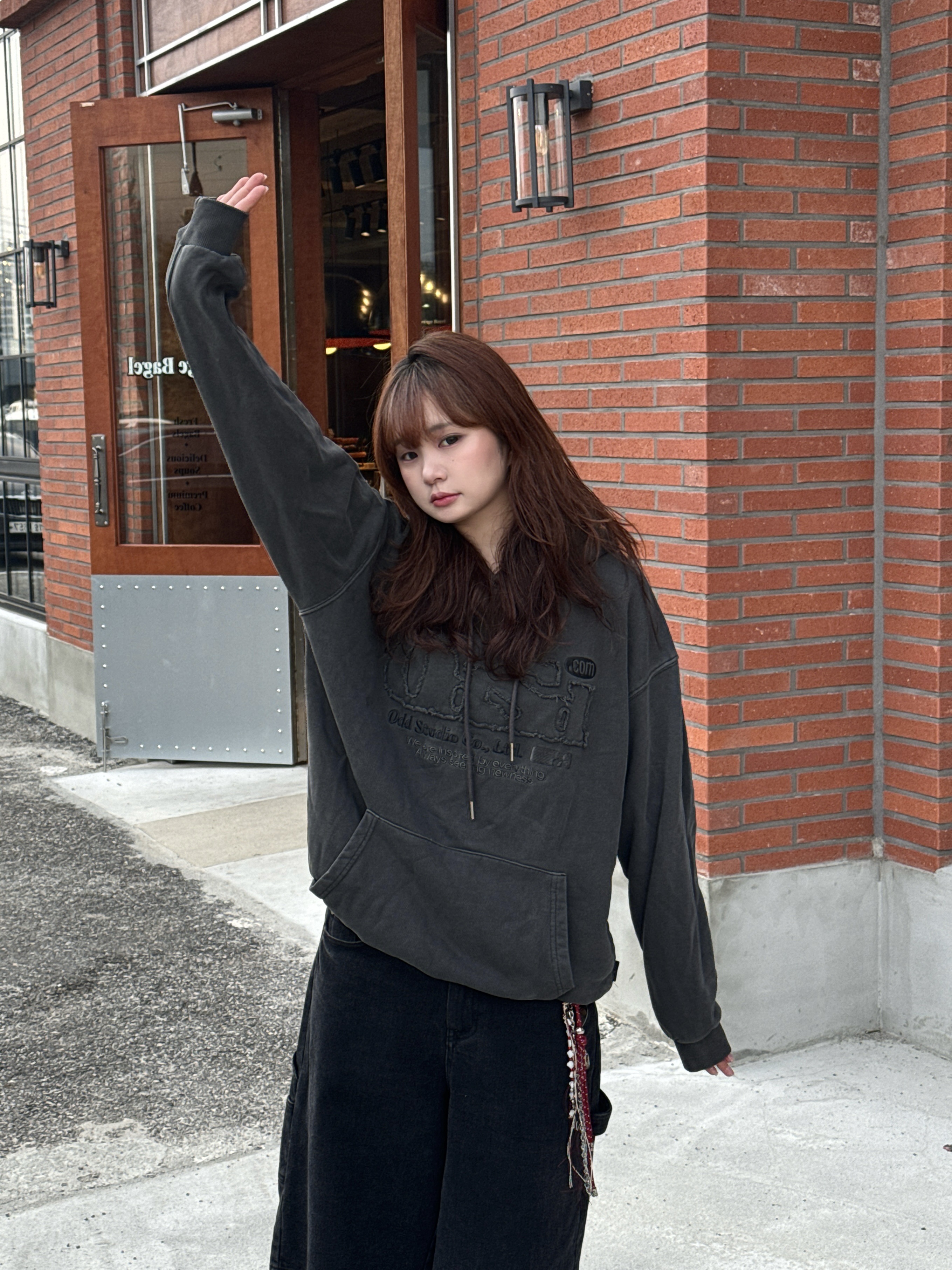 Thevinylhouse Carpenter Denim Shorts Black 착용 스타일 - 1