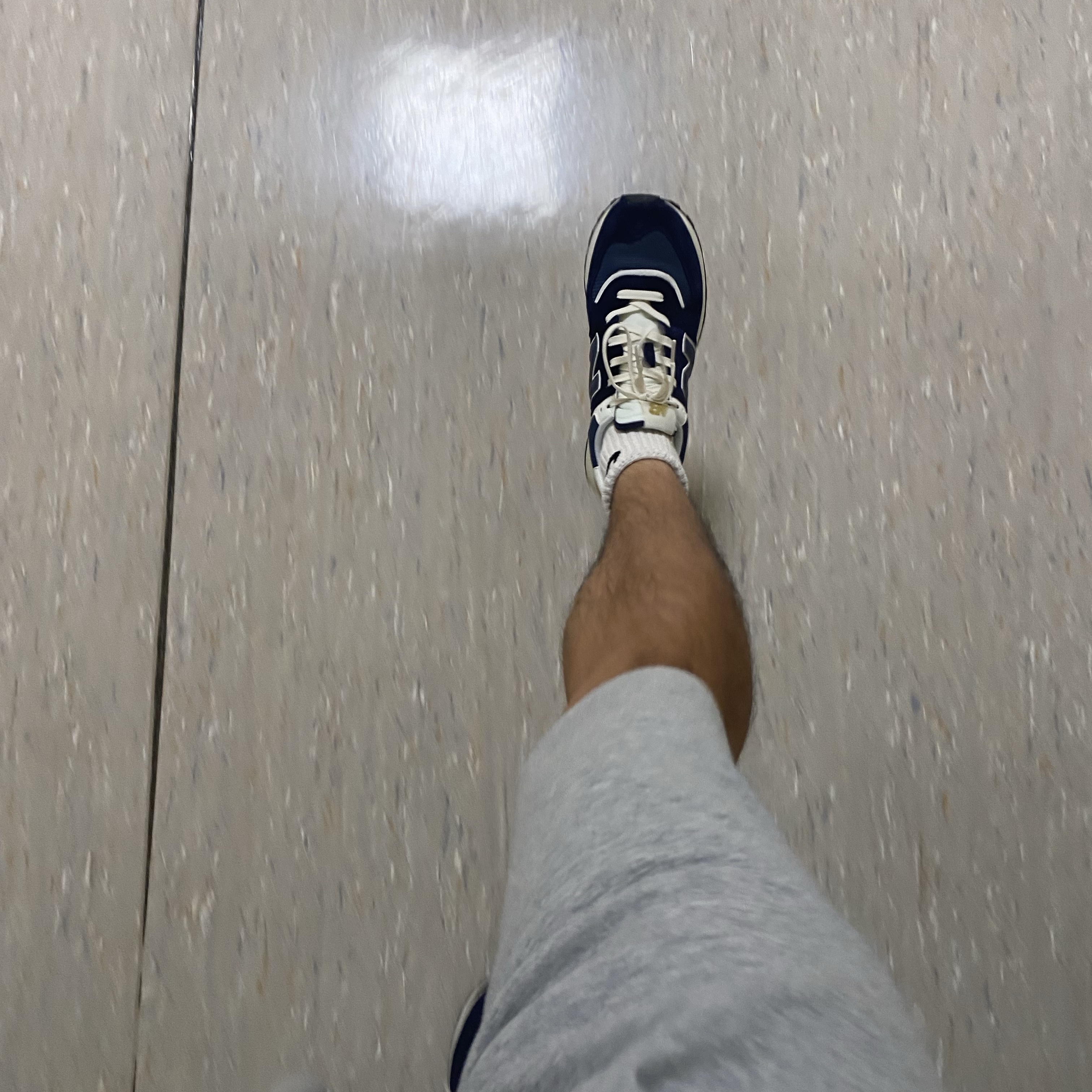 New Balance 574 Legacy Navy 착용 스타일