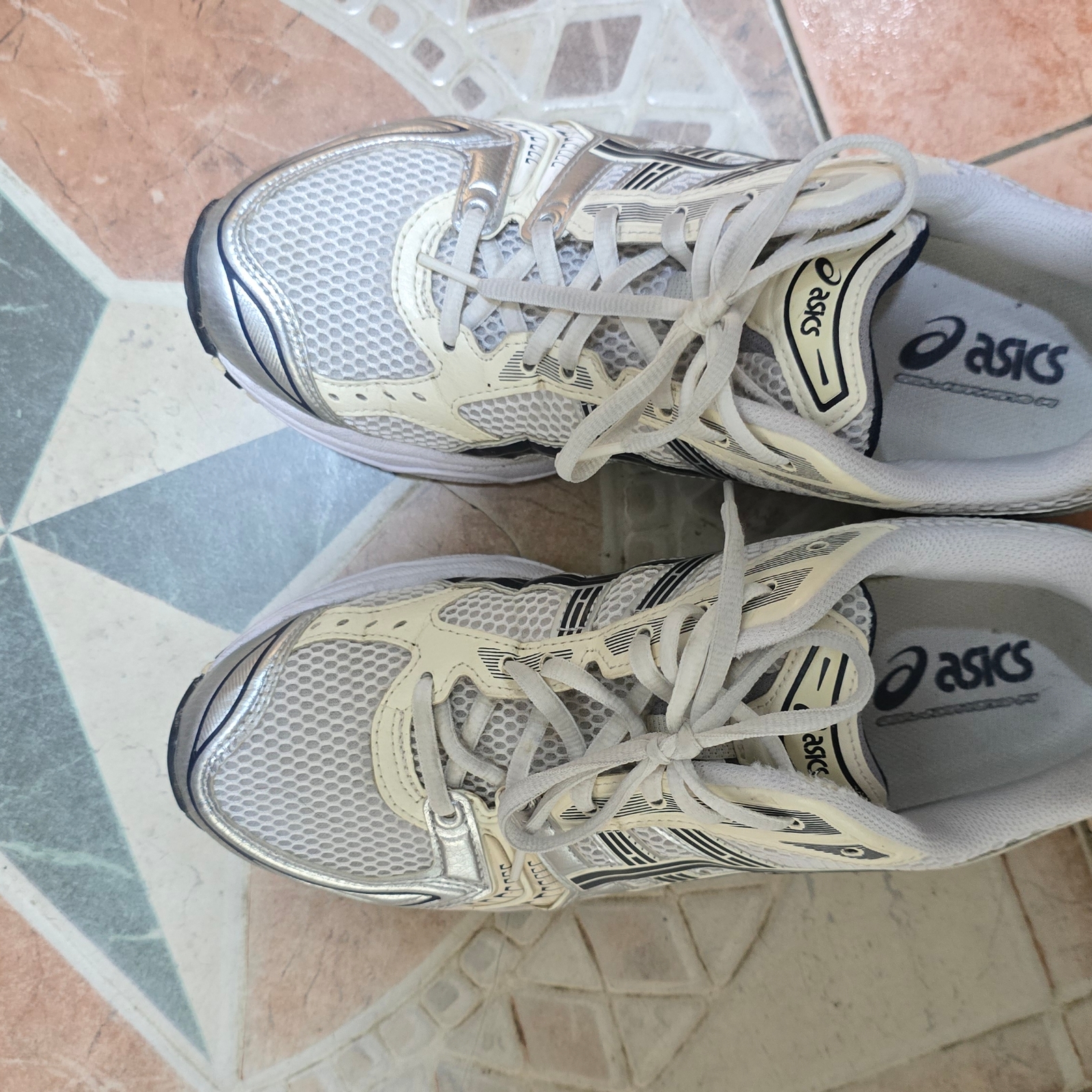 (W) Asics Gel-Kayano 14 White Midnight 착용 스타일