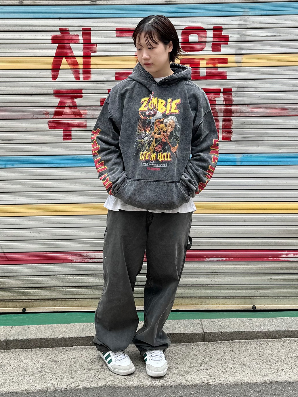 QT8 Garments TL Denim Carpenter Pant Black, QT8 GARMENTS TL The Zombie SP Washed Hoodie Charcoal 착용 스타일 - 1