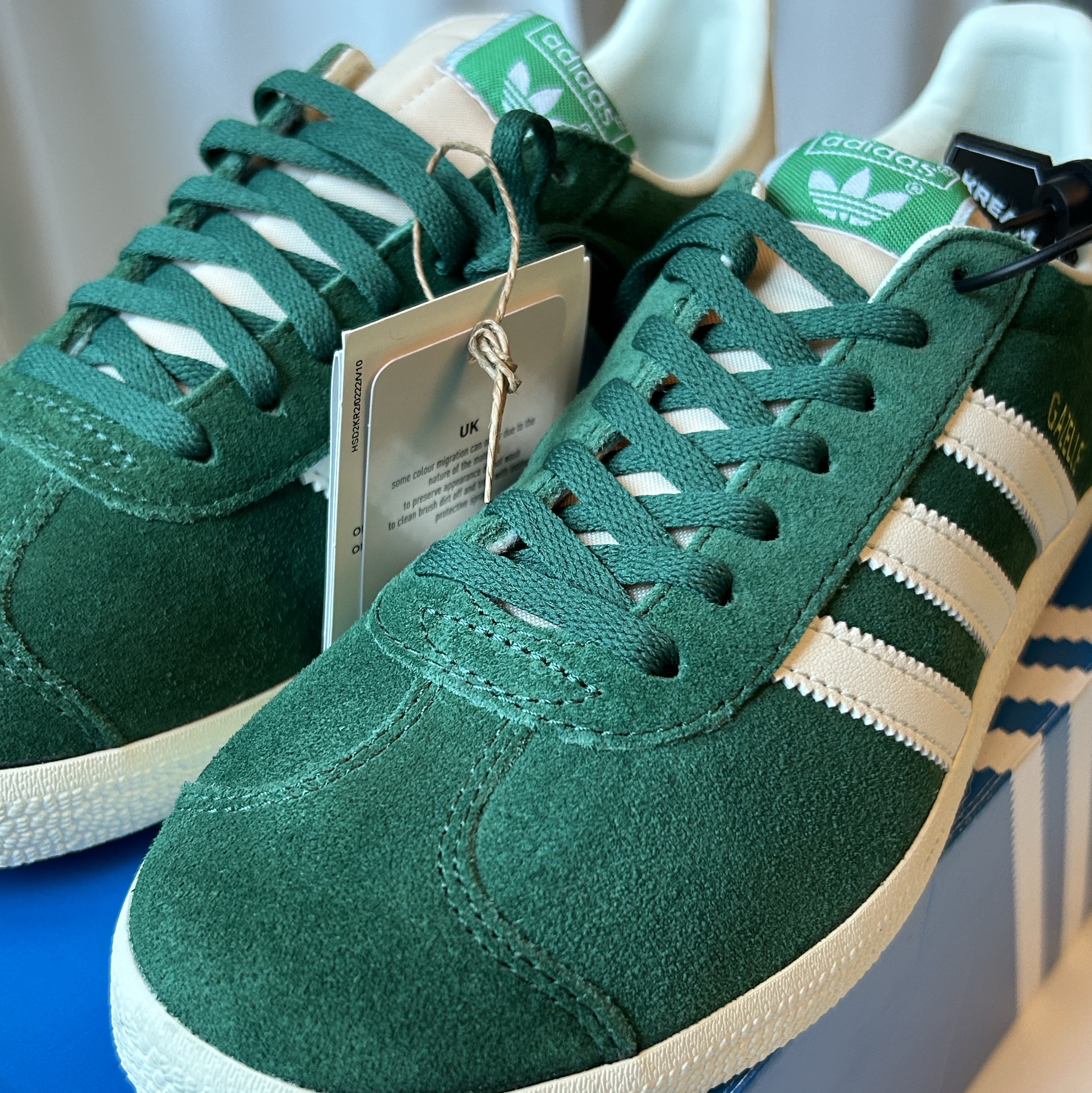 Adidas Gazelle Dark Green Cream White 착용 스타일 - 1
