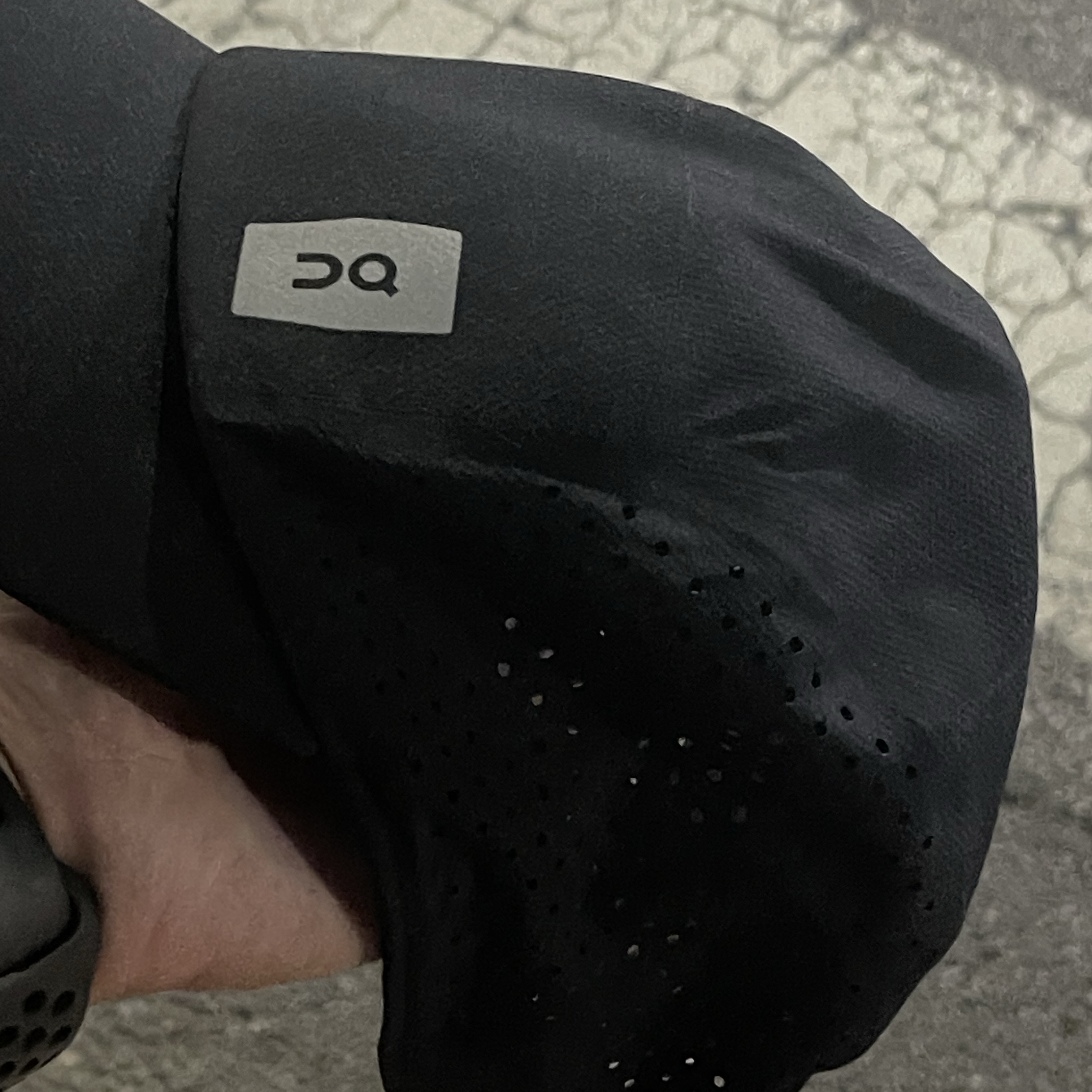 On Running Lightweight Cap Black 착용 스타일 - 2