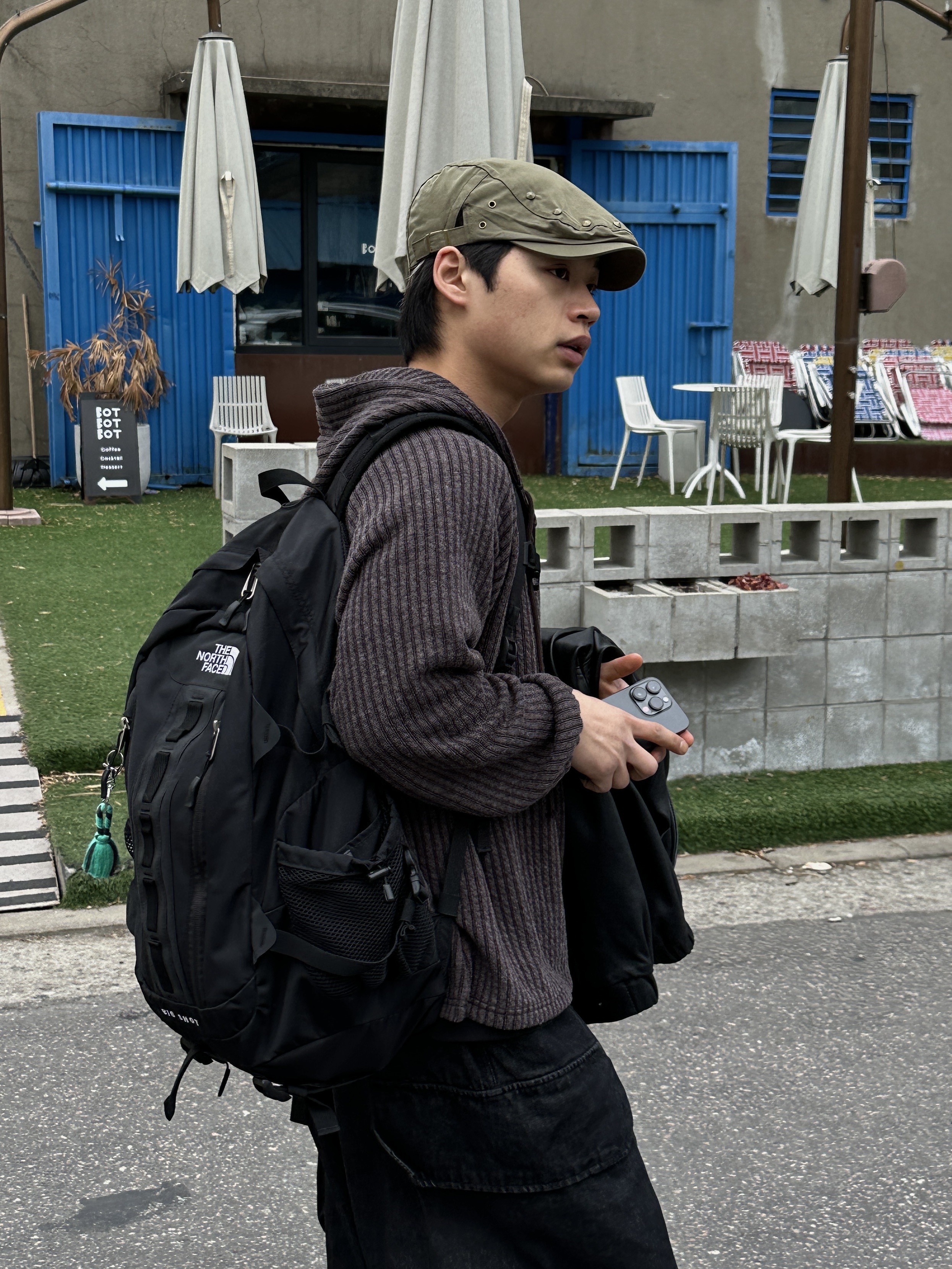 Adidas Campus 00s Charcoal Core Black, The North Face Big Shot Black 착용 스타일 - 5