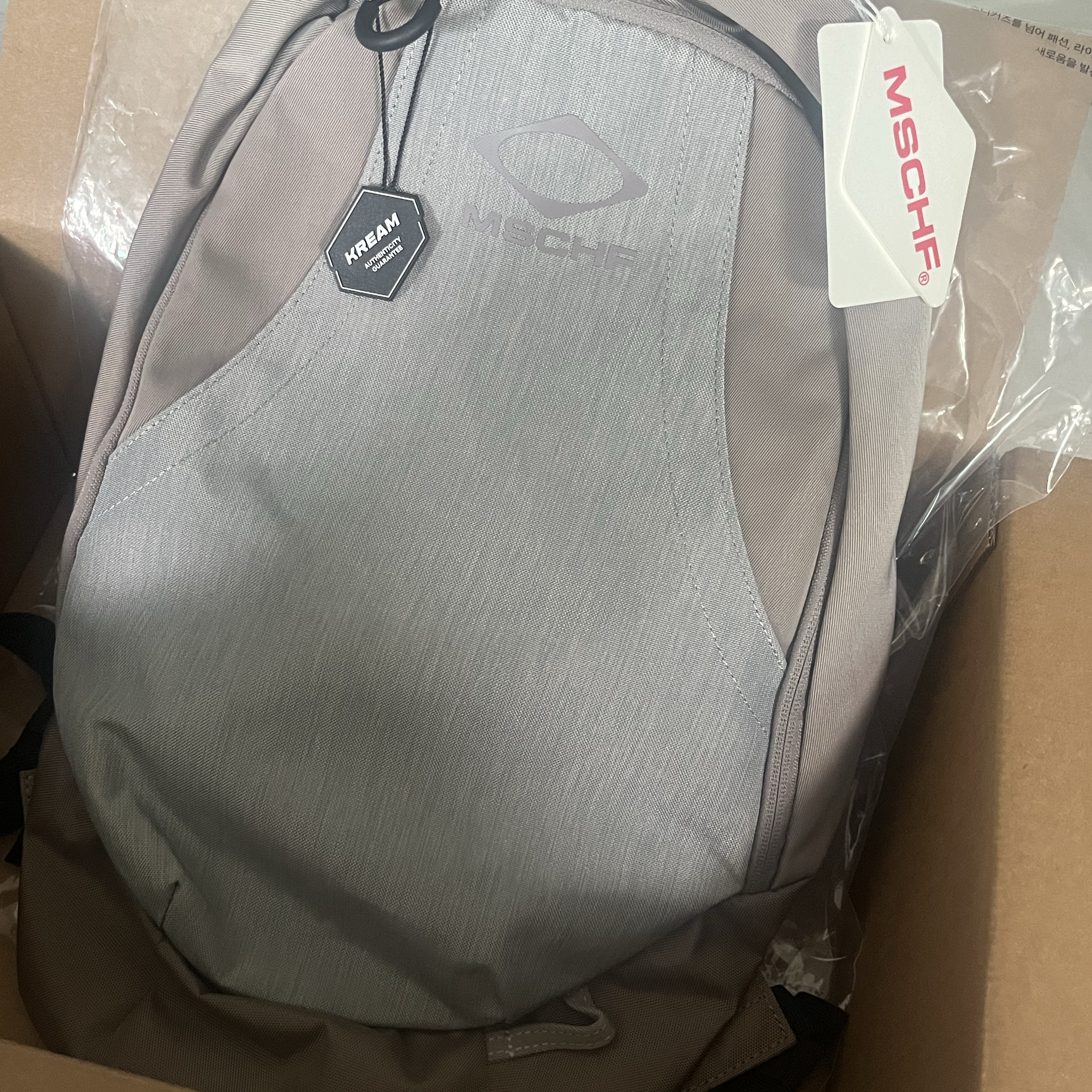 Mischief Rhombus Backpack Pink Grey 착용 스타일