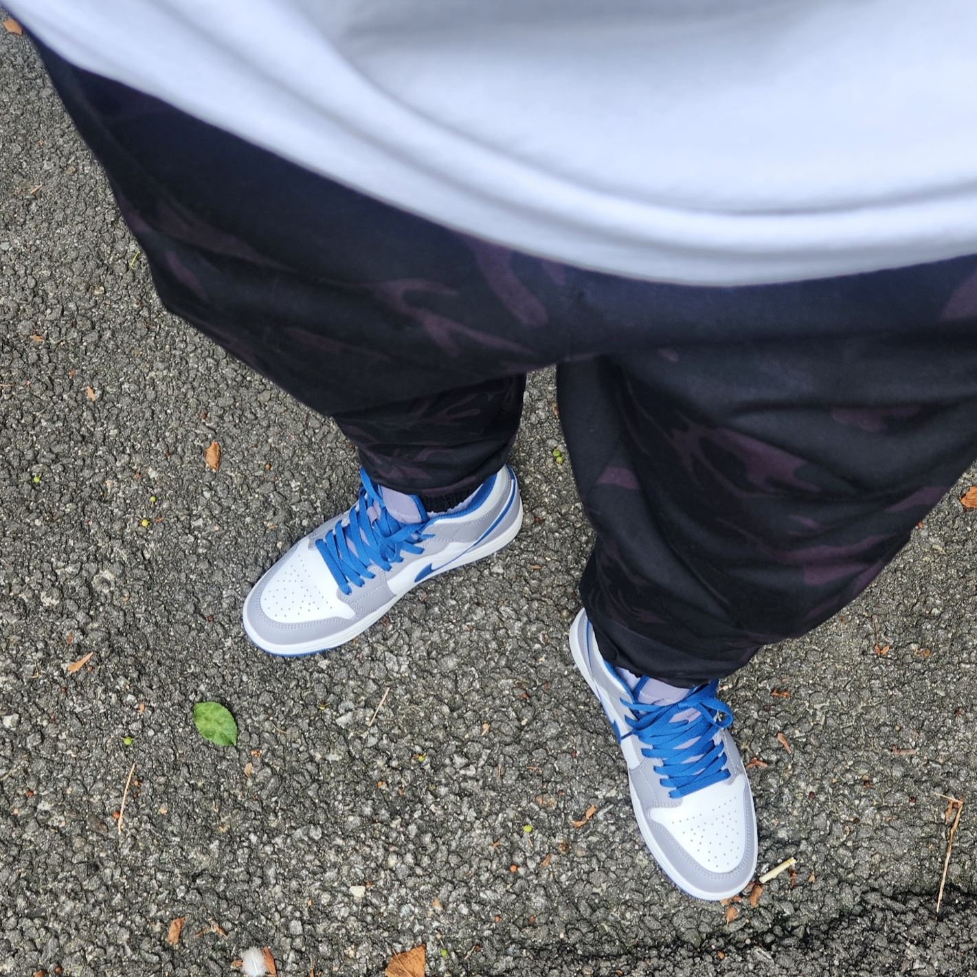 Jordan 1 Mid Cement Grey True Blue 착용 스타일 - 2