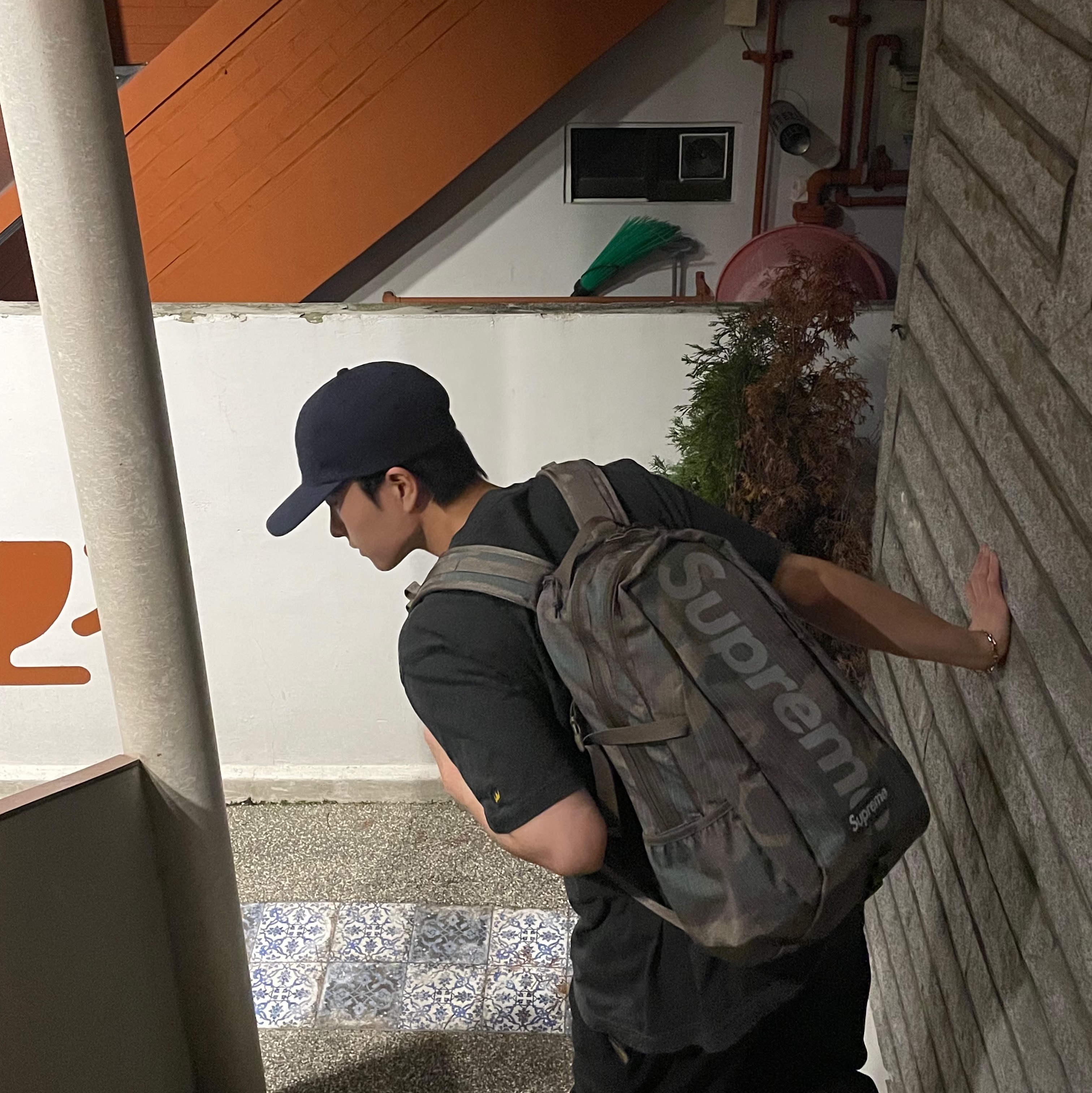 Kijima Takayuki Melton 6-Panel Cap Black, Supreme Backpack Woodland Camo - 24SS 착용 스타일 - 2