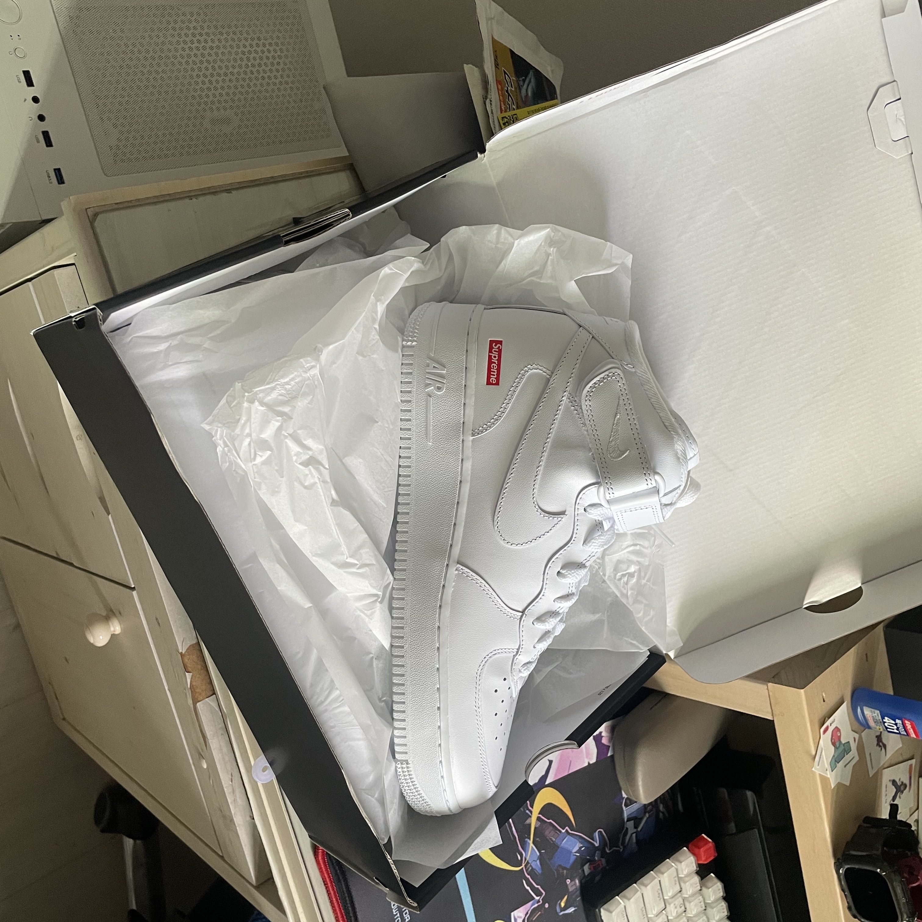 Nike x Supreme Air Force 1 Mid White 착용 스타일 - 4