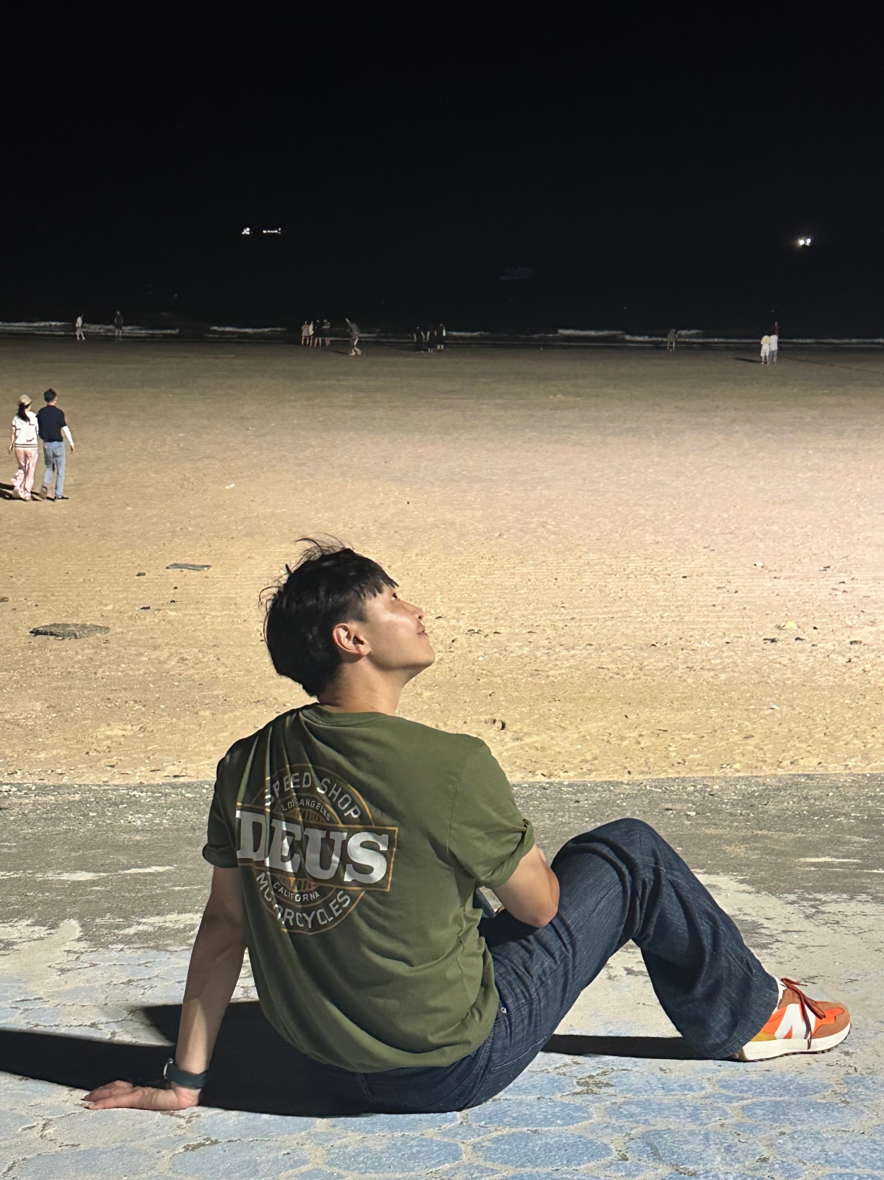New Balance 327 Orange, Deus Ex Machina Hot Streak T-Shirt Loden Green 착용 스타일 - 1