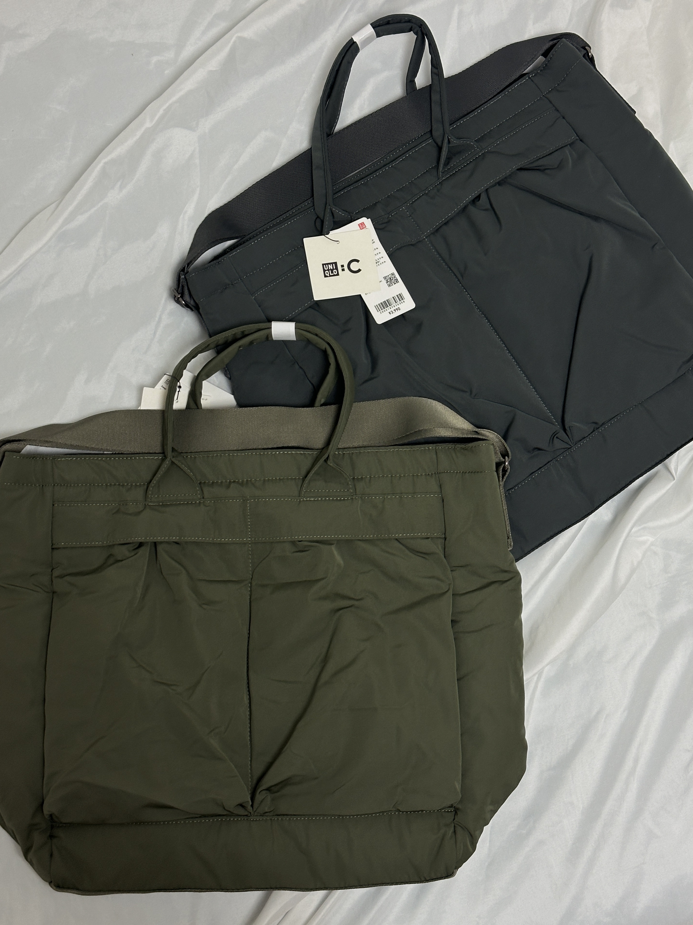 Uniqlo 2-Way Utility Bag Olive, Uniqlo 2-Way Utility Bag Gray 착용 스타일
