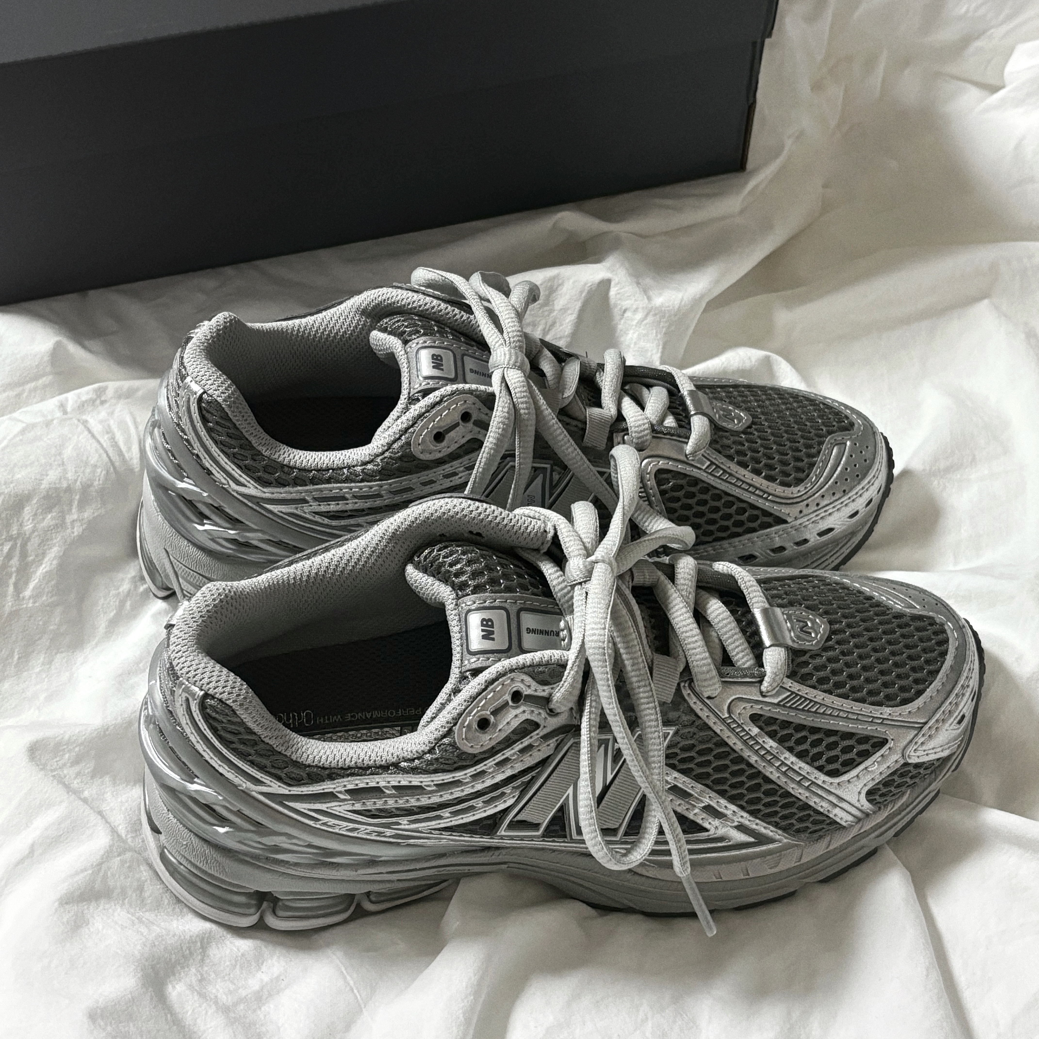 New Balance 1906R Harbor Grey Silver Metalic 착용 스타일