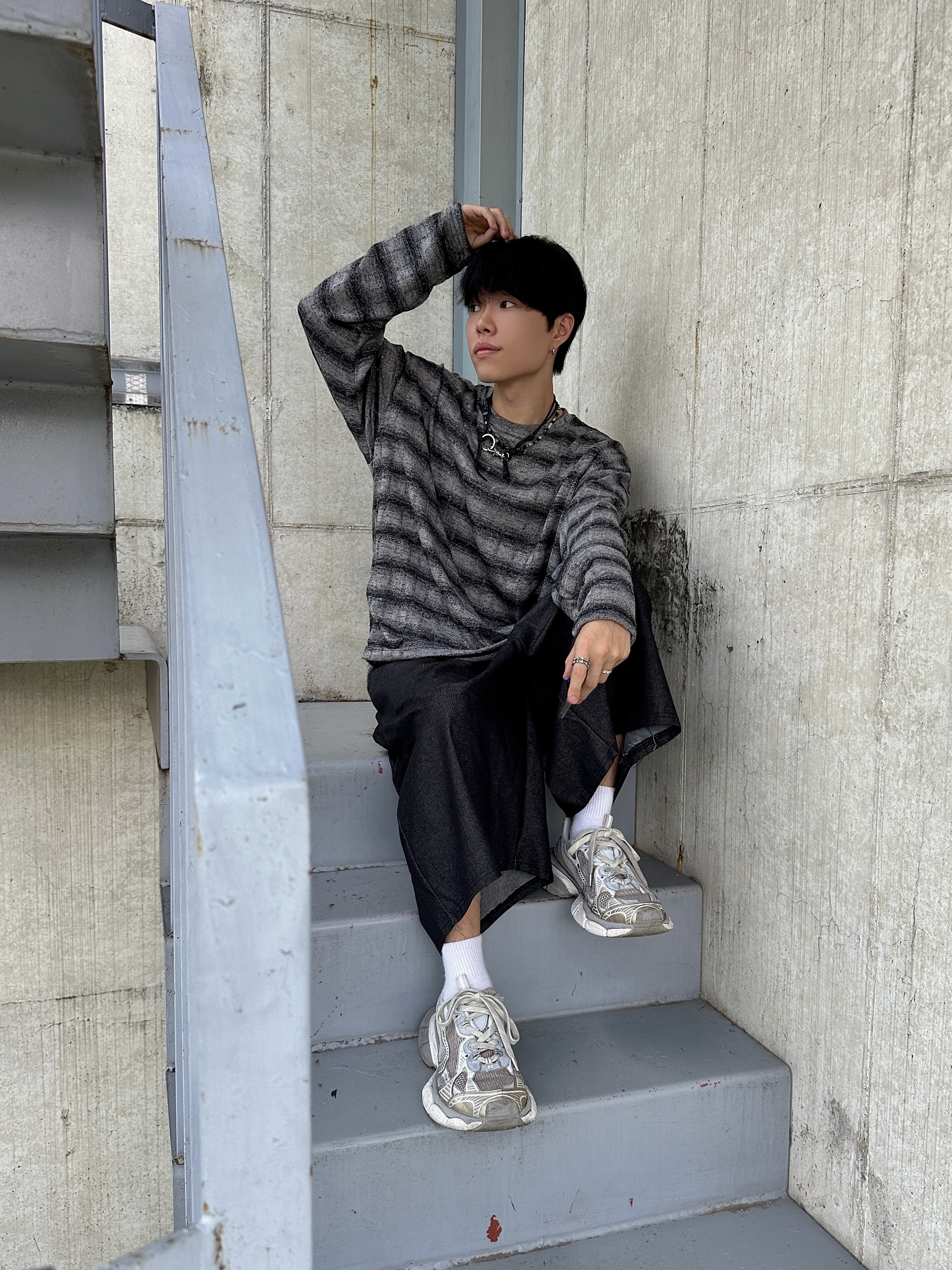 Balenciaga 3XL Sneakers Light Beige 착용 스타일 - 5