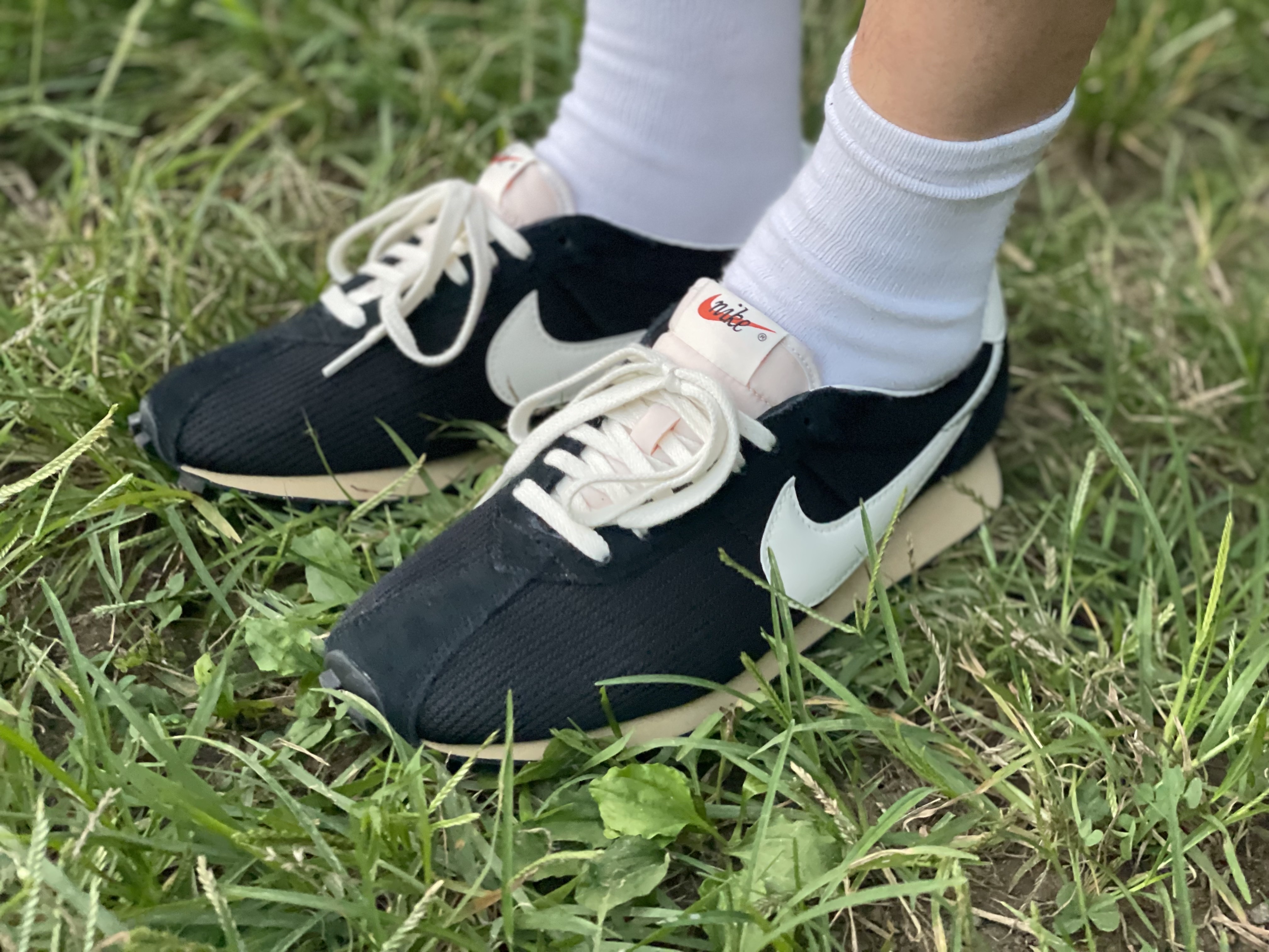 Nike LD-1000 SP Black and Sail, Stussy Plush T-Shirt Black 착용 스타일 - 4