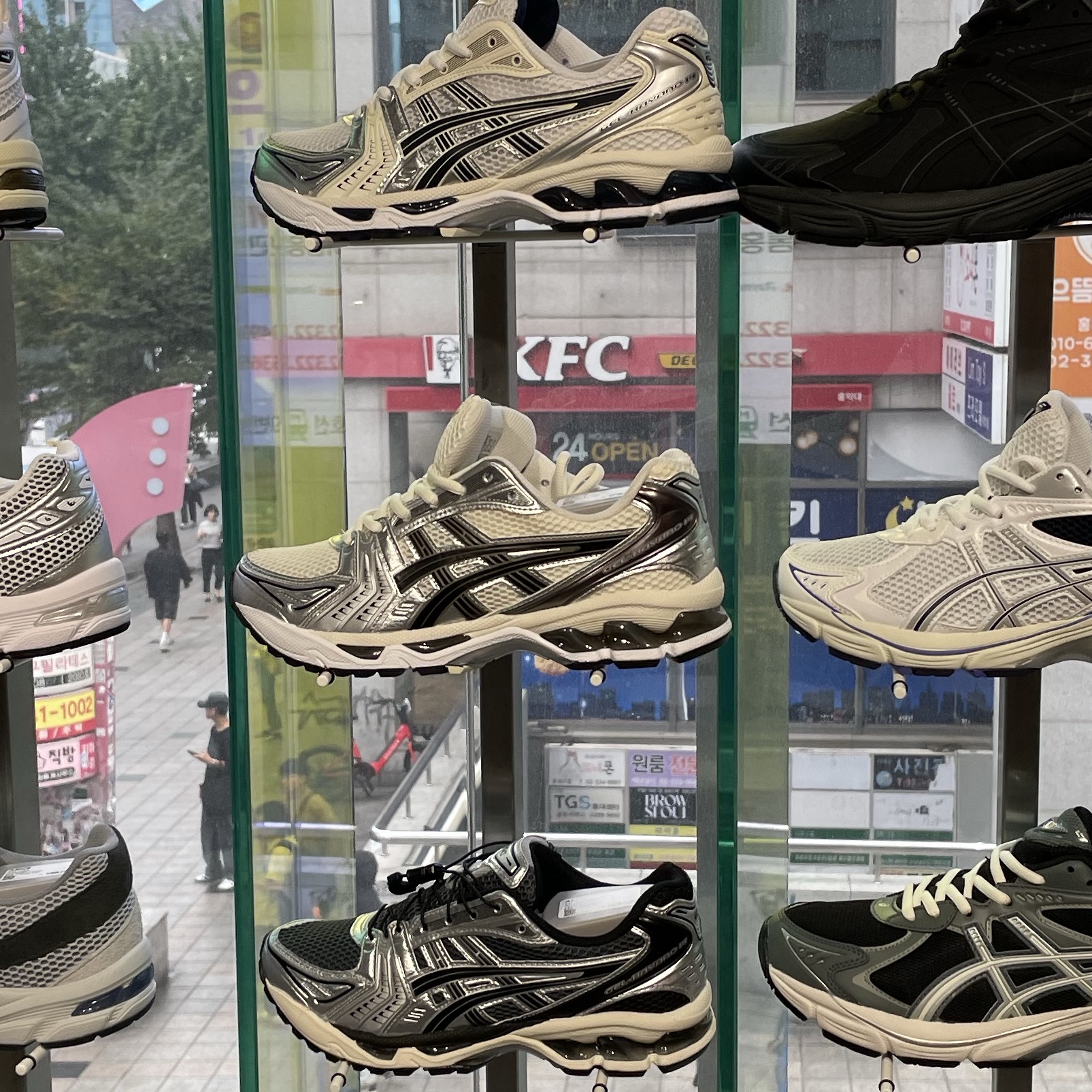 Asics Unlimited Gel-Kayano 14 Carrier Grey Black, Asics Gel-Kayano 14 Cream Black 착용 스타일