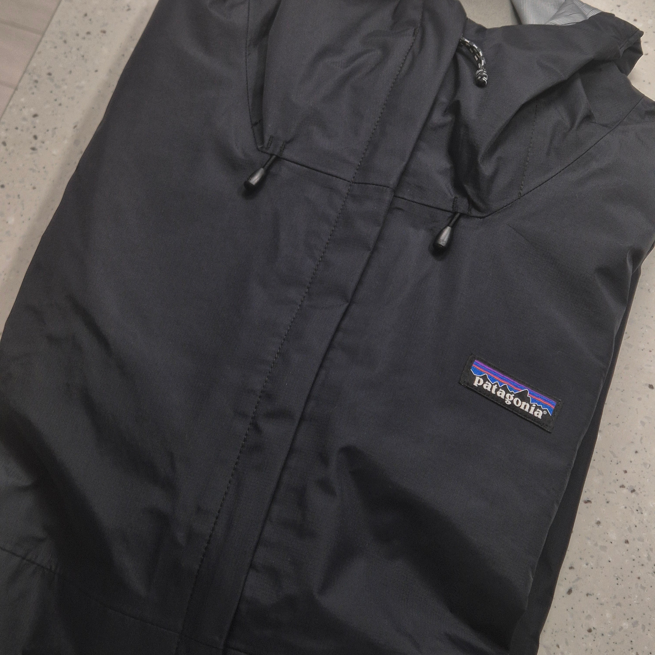 Patagonia Torrentshell 3L Jacket Black 착용 스타일 - 2