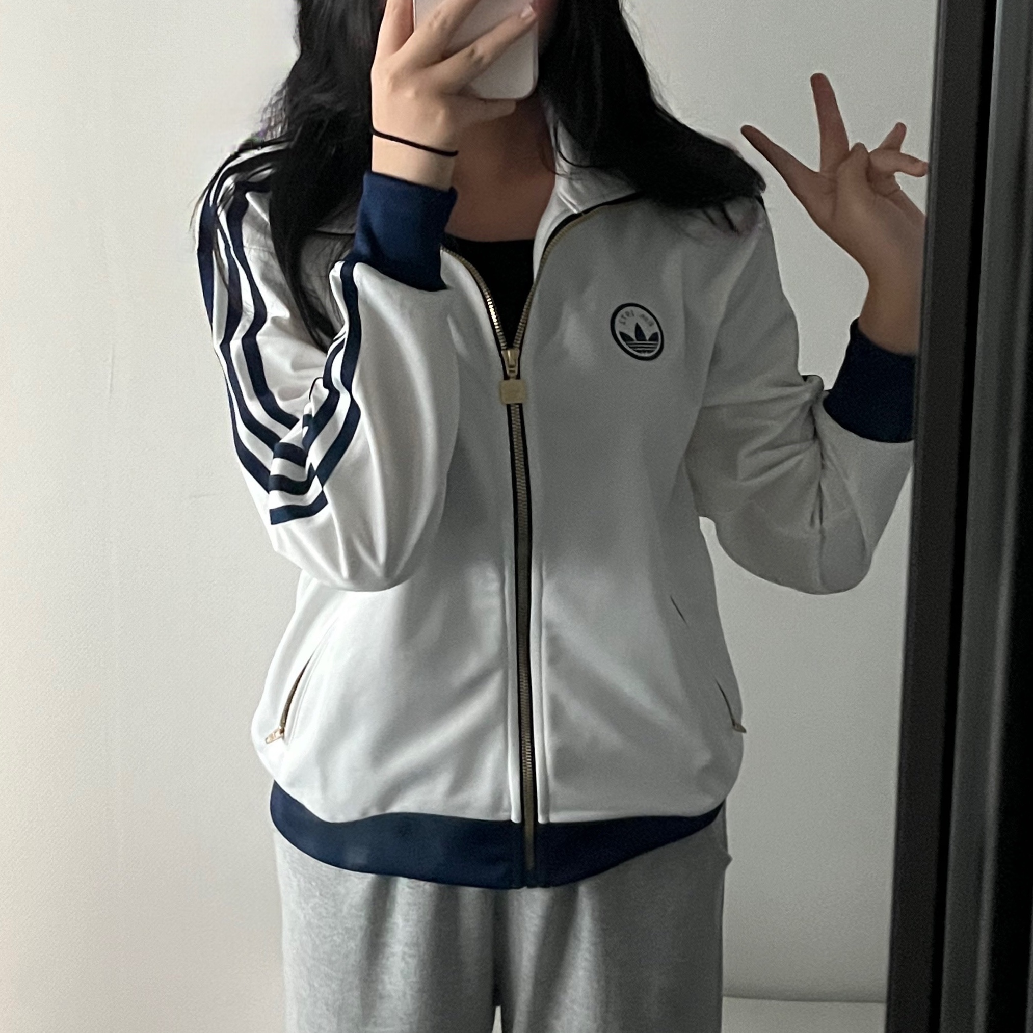 (W) Adidas Firebird Badge Track Top Cloud White - KR Sizing 착용 스타일
