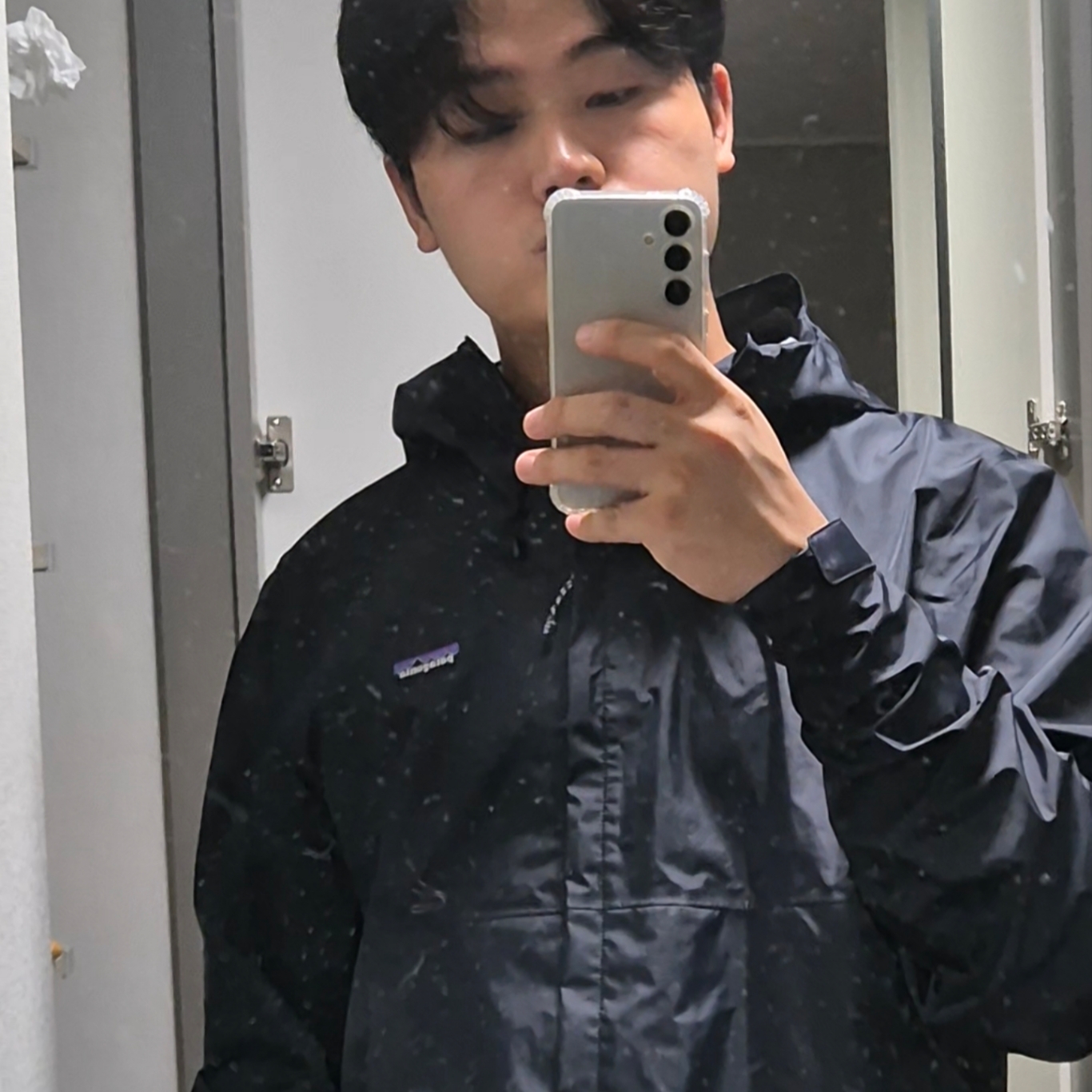 Patagonia Torrentshell 3L Jacket Black 착용 스타일 - 1