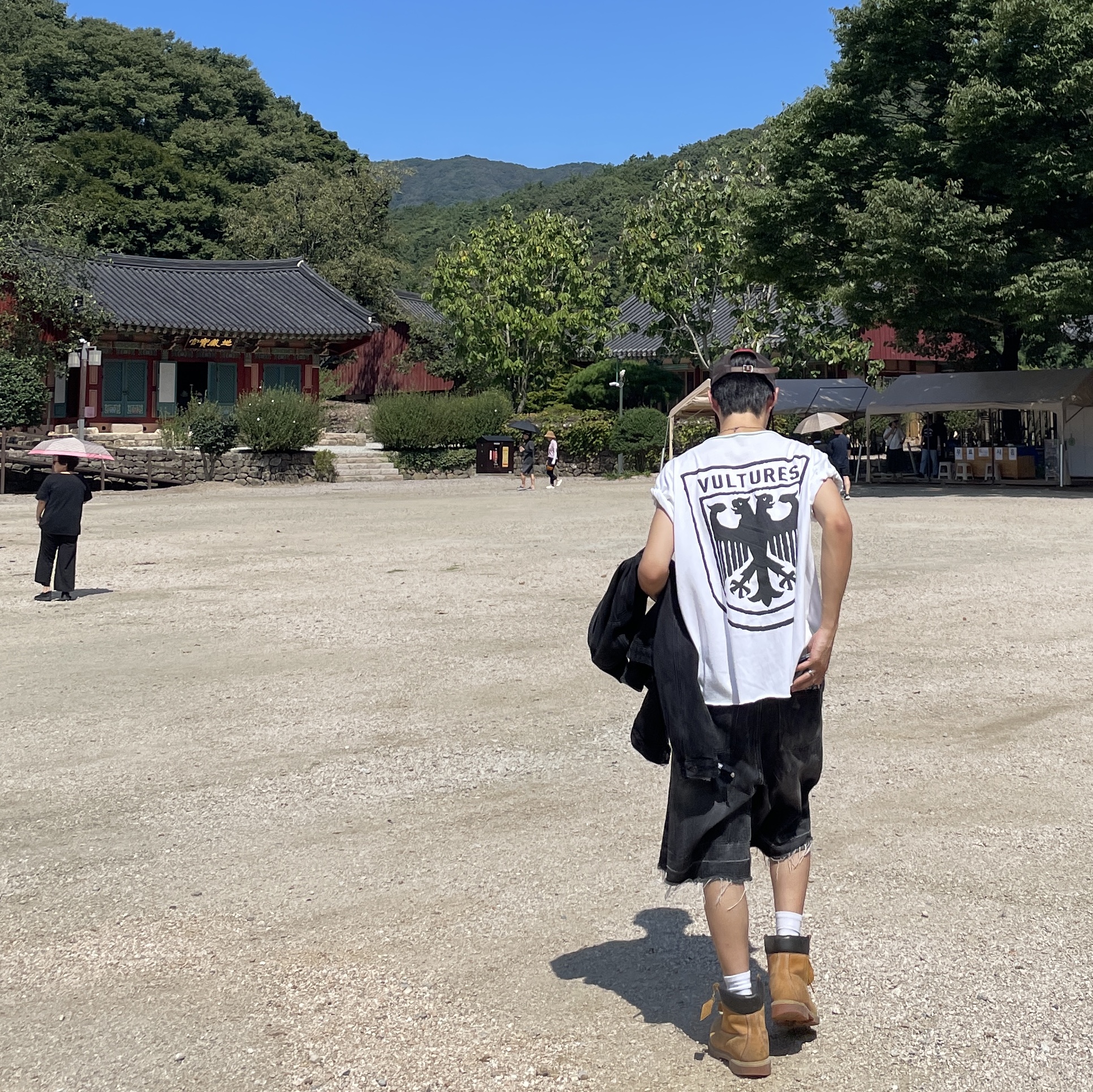 Yeezy Vultures Box T-Shirt White (Vultures Listening Experience Korea Exclusive), Timberland Premium 6 inch Waterproof Boot Wheat Nubuck - Wide 착용 스타일 - 1