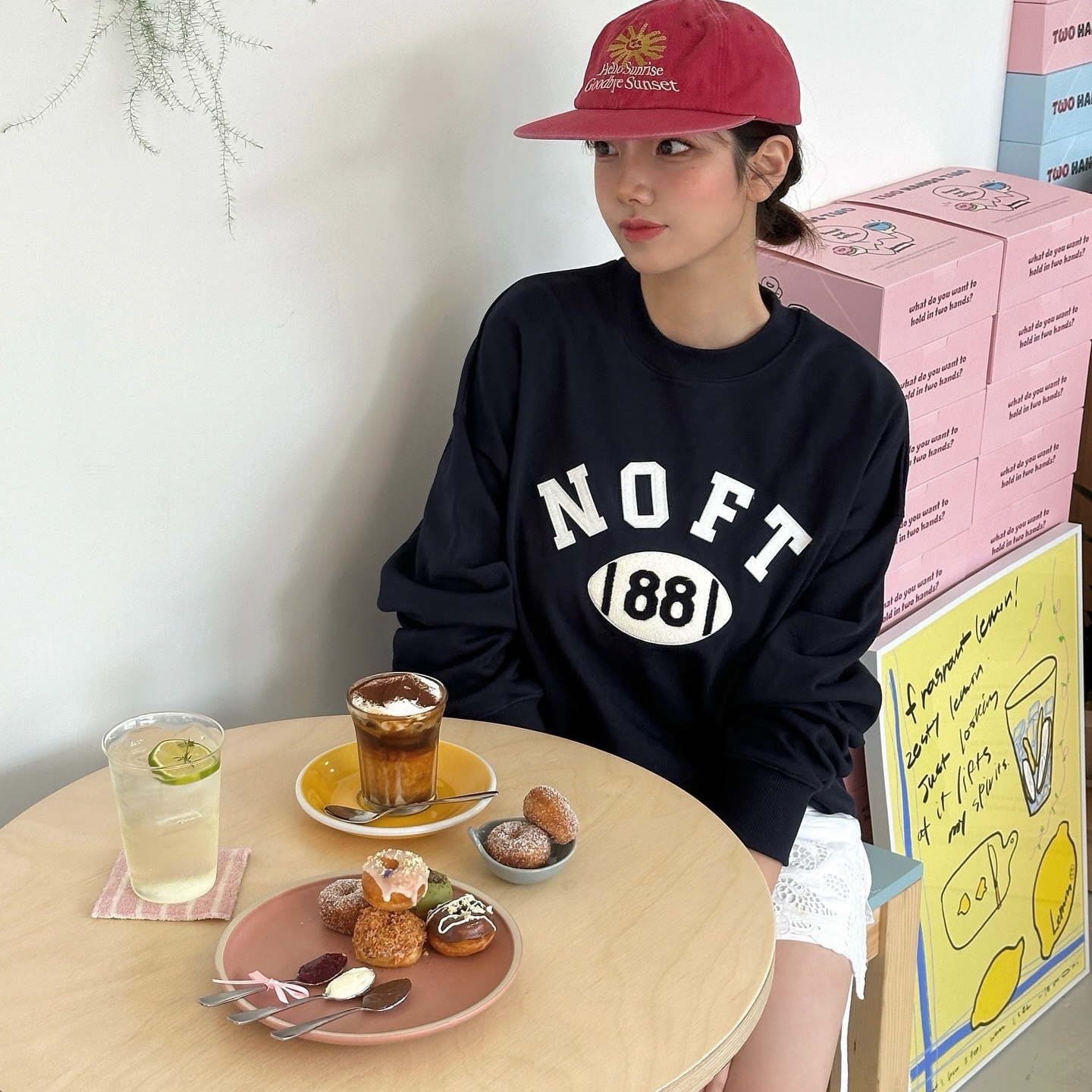 Hello Sunrise Washed Two Tone Logo 6Panel Cap Vintage Red 착용 스타일 - 2