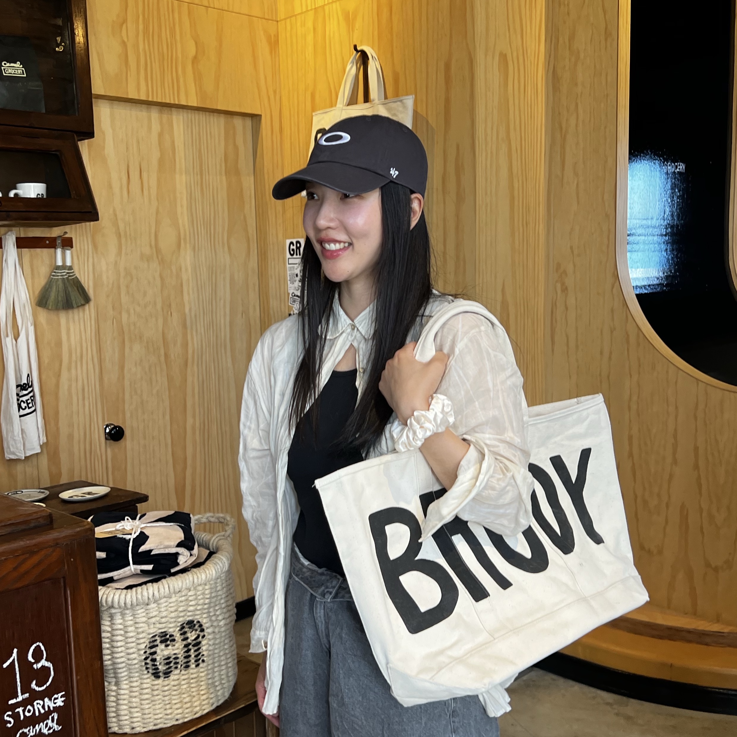 Oakley Remix Dad Hat Blackout 착용 스타일 - 3