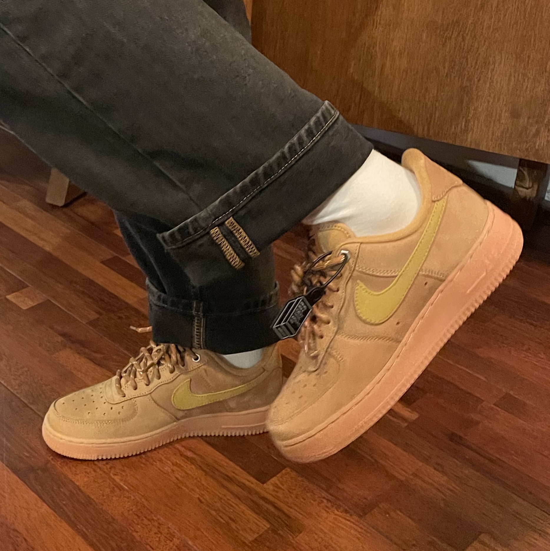 Nike Air Force 1 '07 WB Flax 착용 스타일