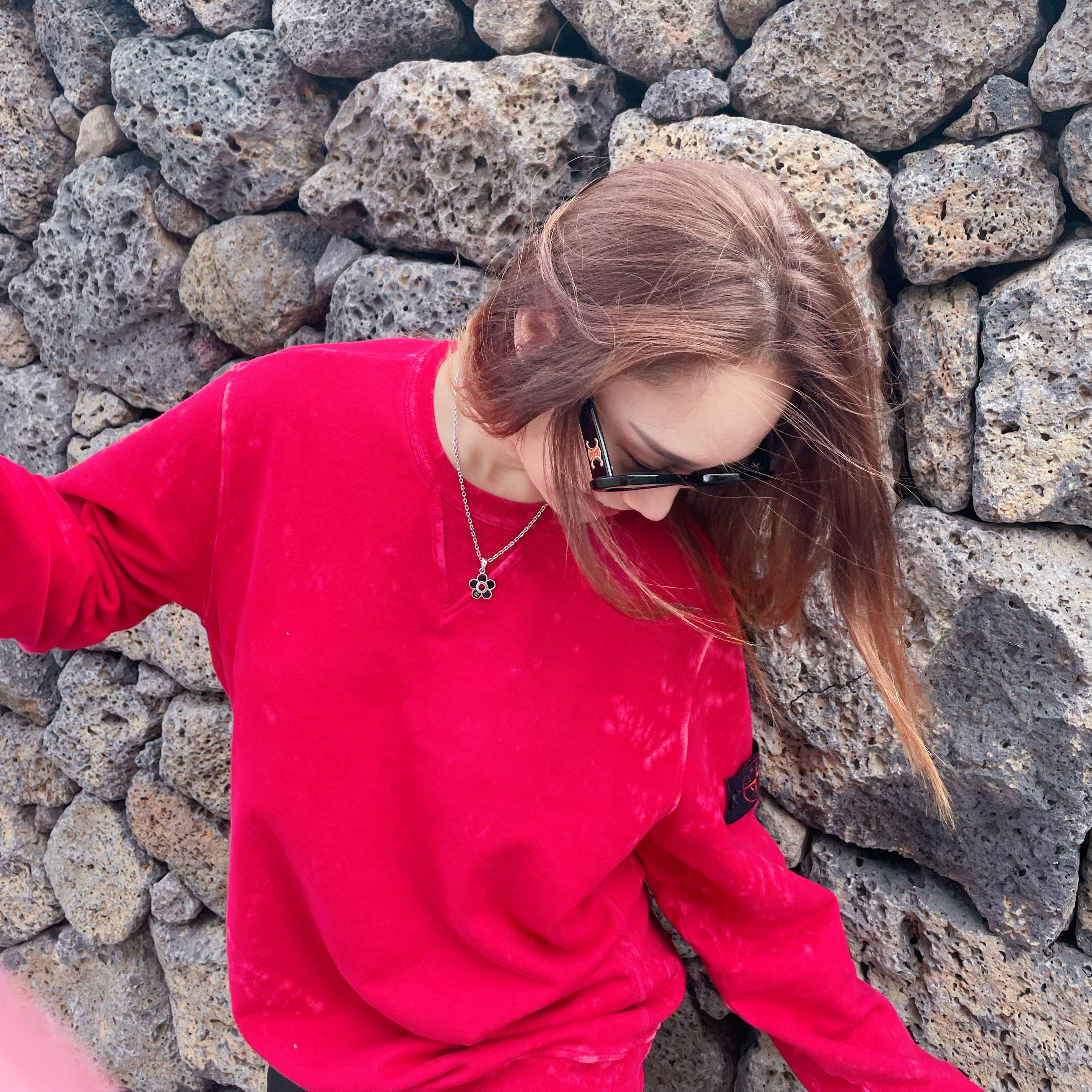 (W) Celine Triomphe 01 Sunglasses in Acetate Black 착용 스타일
