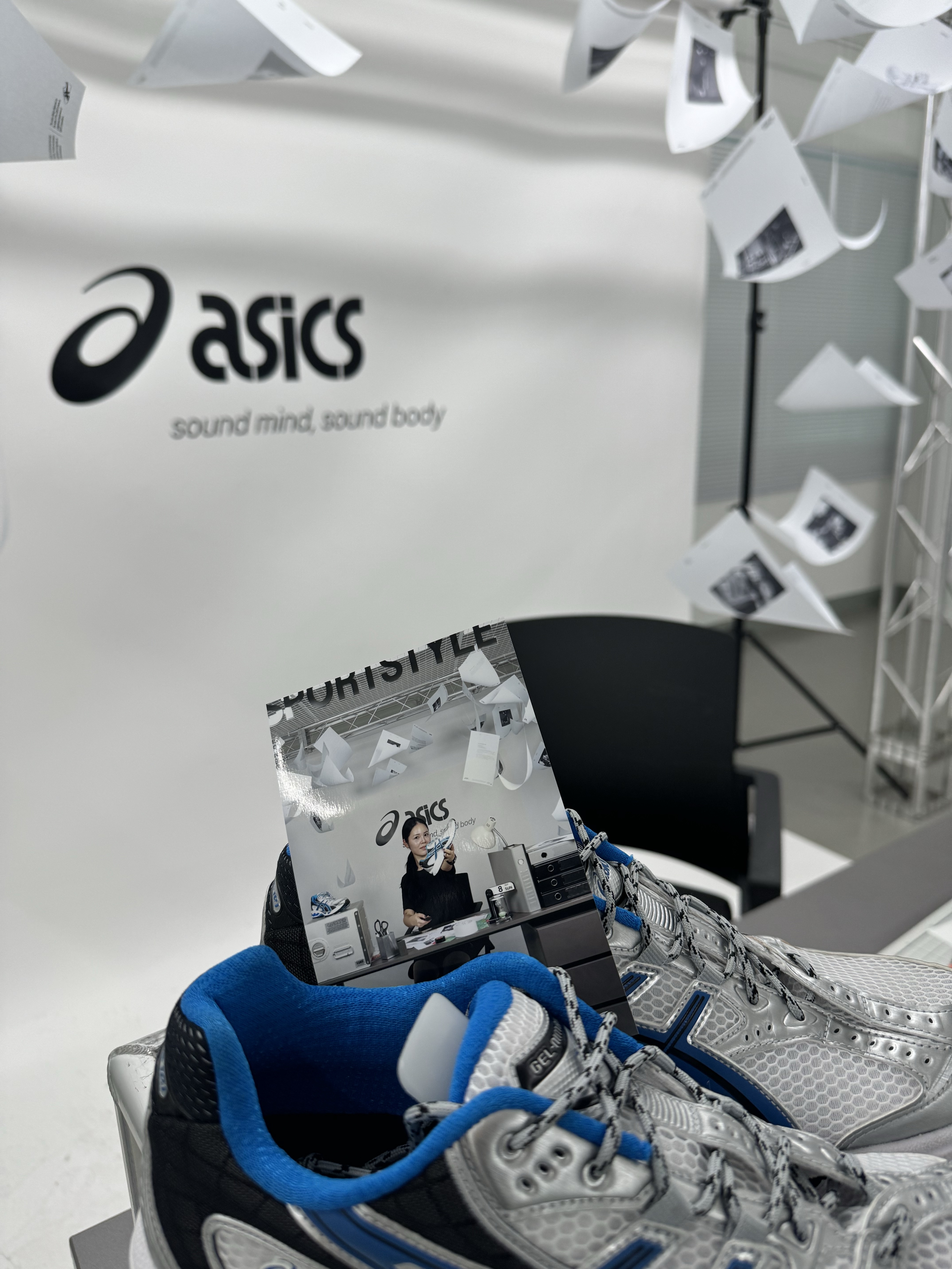(W) Asics Magic Speed 4 Safety Yellow Black, Asics Magic Speed 4 Safety Yellow Black - 2E Wide 착용 스타일 - 4
