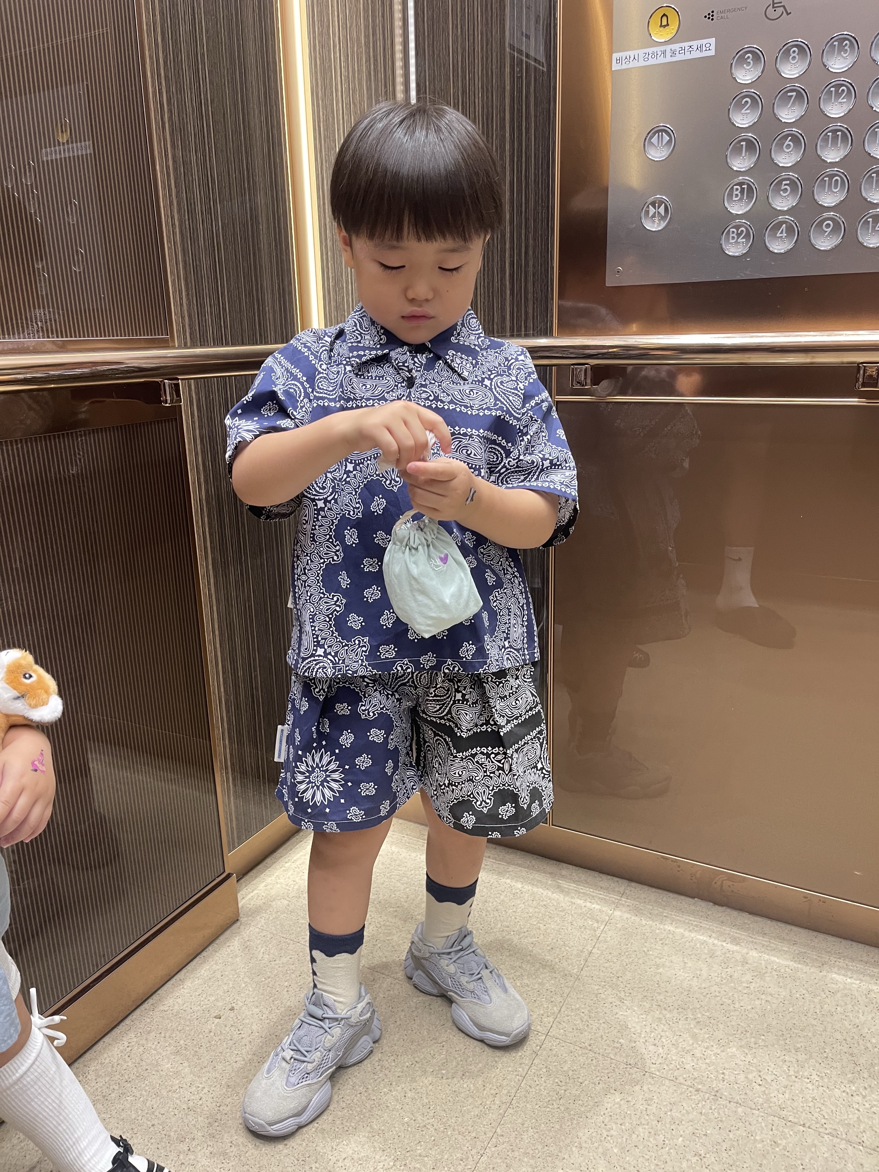 (Kids) Adidas Yeezy 500 Stone Salt 착용 스타일 - 2