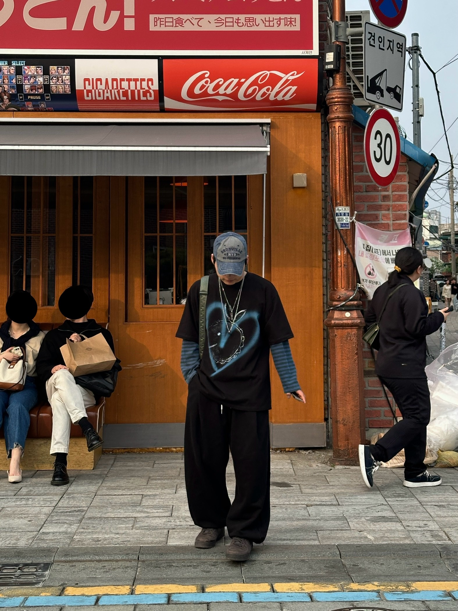 (W) Nike Air Force 1 PRM MF Velvet Brown, Porter Tanker Shoulder Bag L Sage Green 착용 스타일 - 2