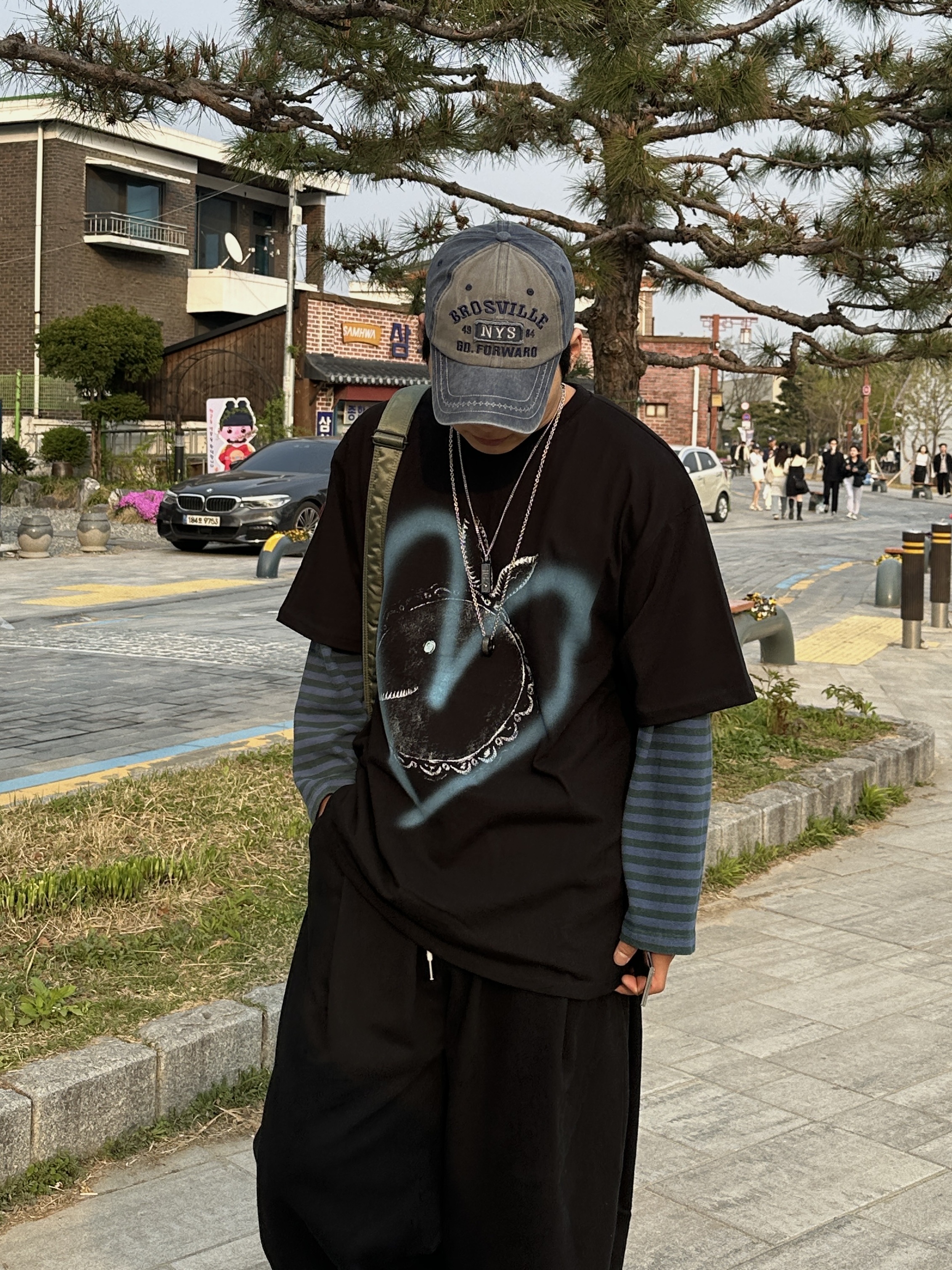 (W) Nike Air Force 1 PRM MF Velvet Brown, Porter Tanker Shoulder Bag L Sage Green 착용 스타일 - 6