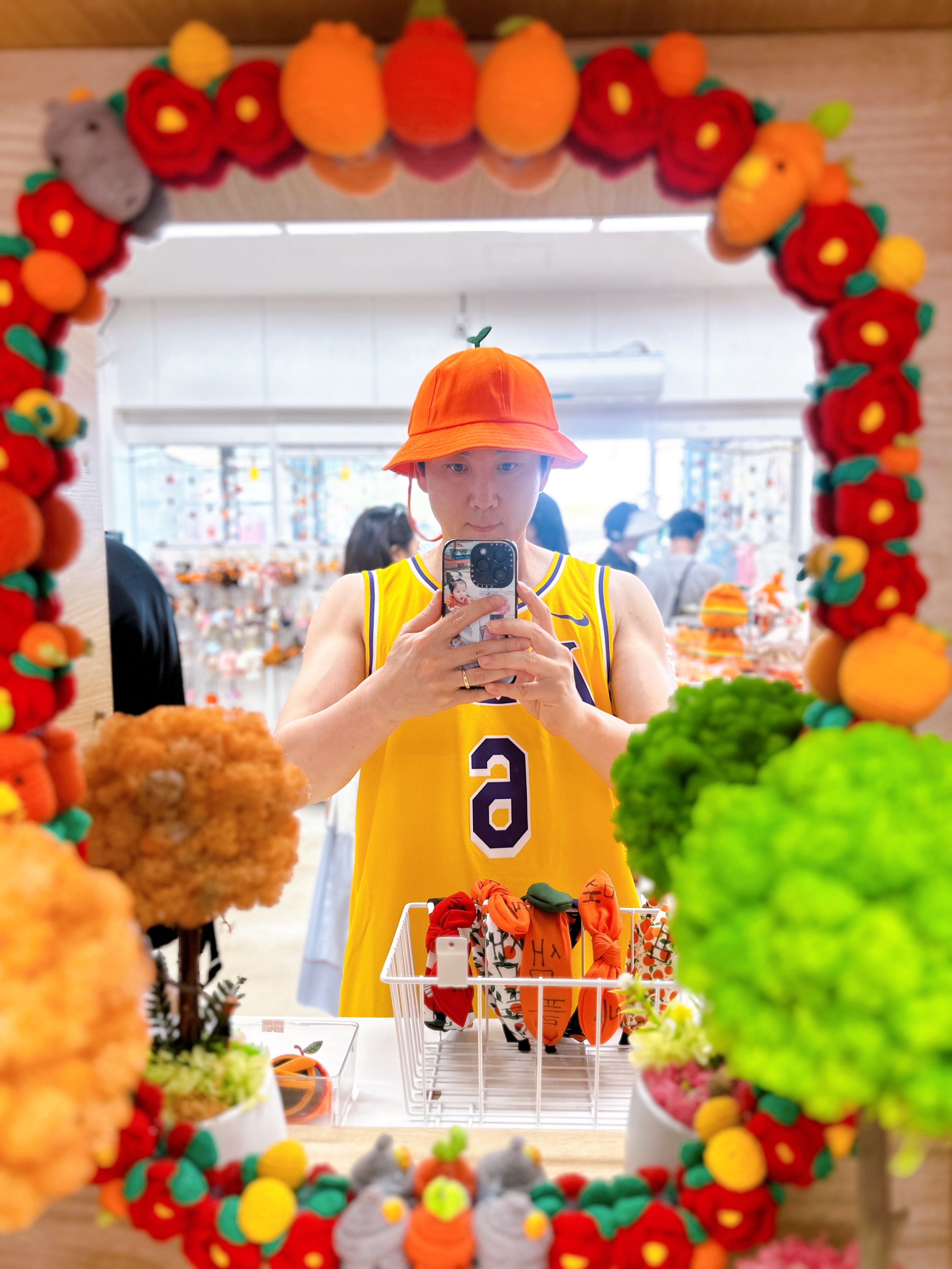 Nike LeBron James LA Lakers Icon Edition Jersey Amarillo 착용 스타일