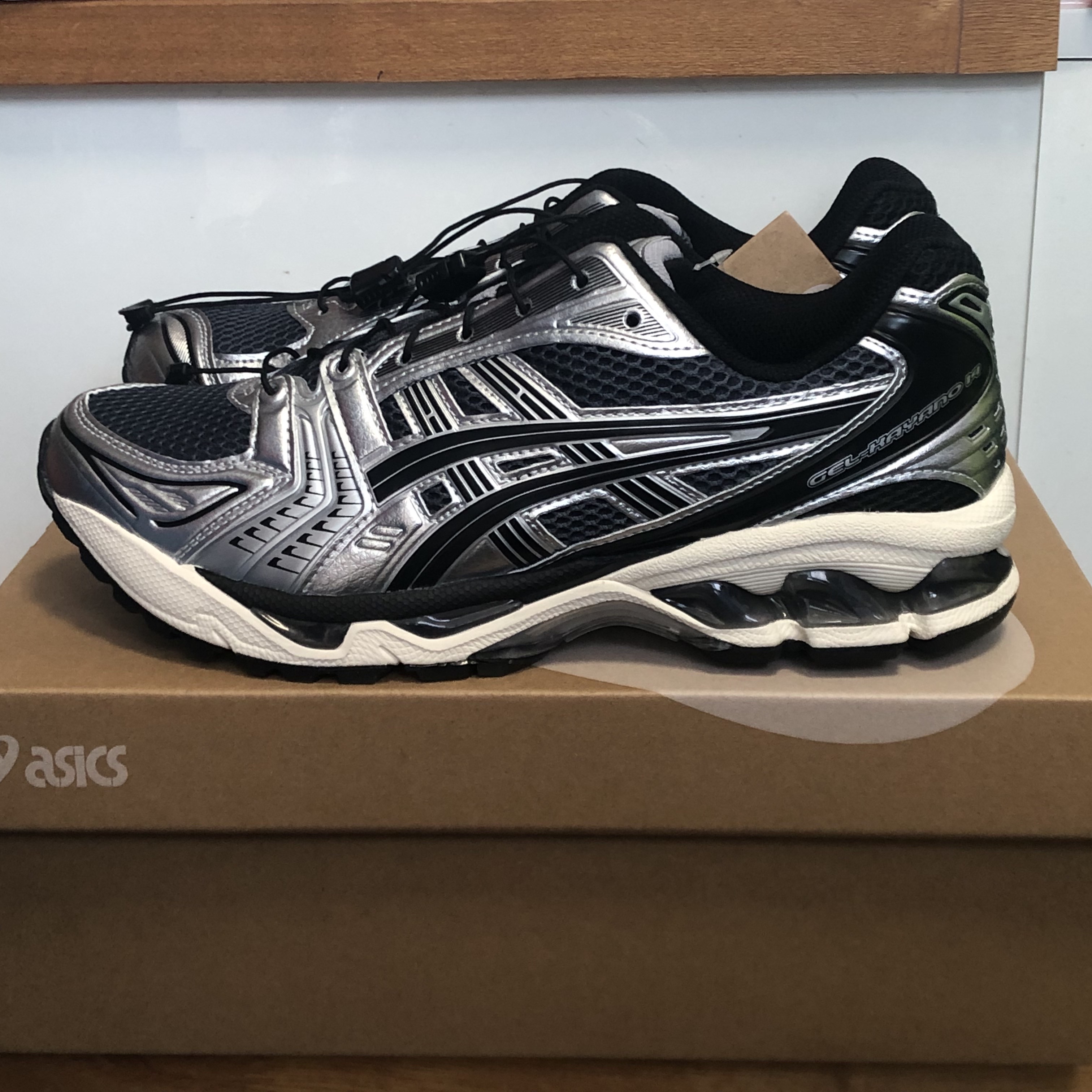 Asics Unlimited Gel-Kayano 14 Carrier Grey Black 착용 스타일