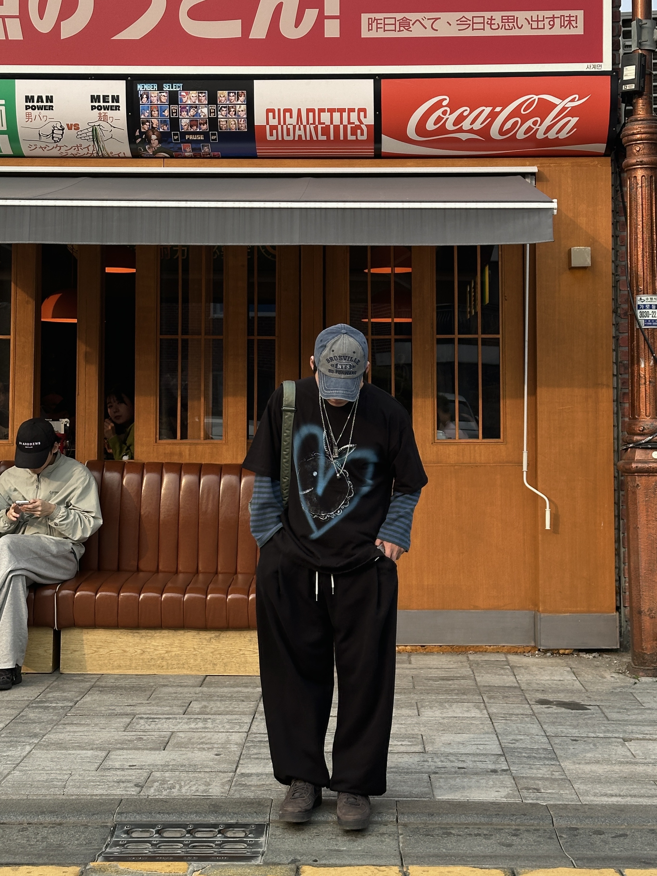 (W) Nike Air Force 1 PRM MF Velvet Brown, Porter Tanker Shoulder Bag L Sage Green 착용 스타일 - 1