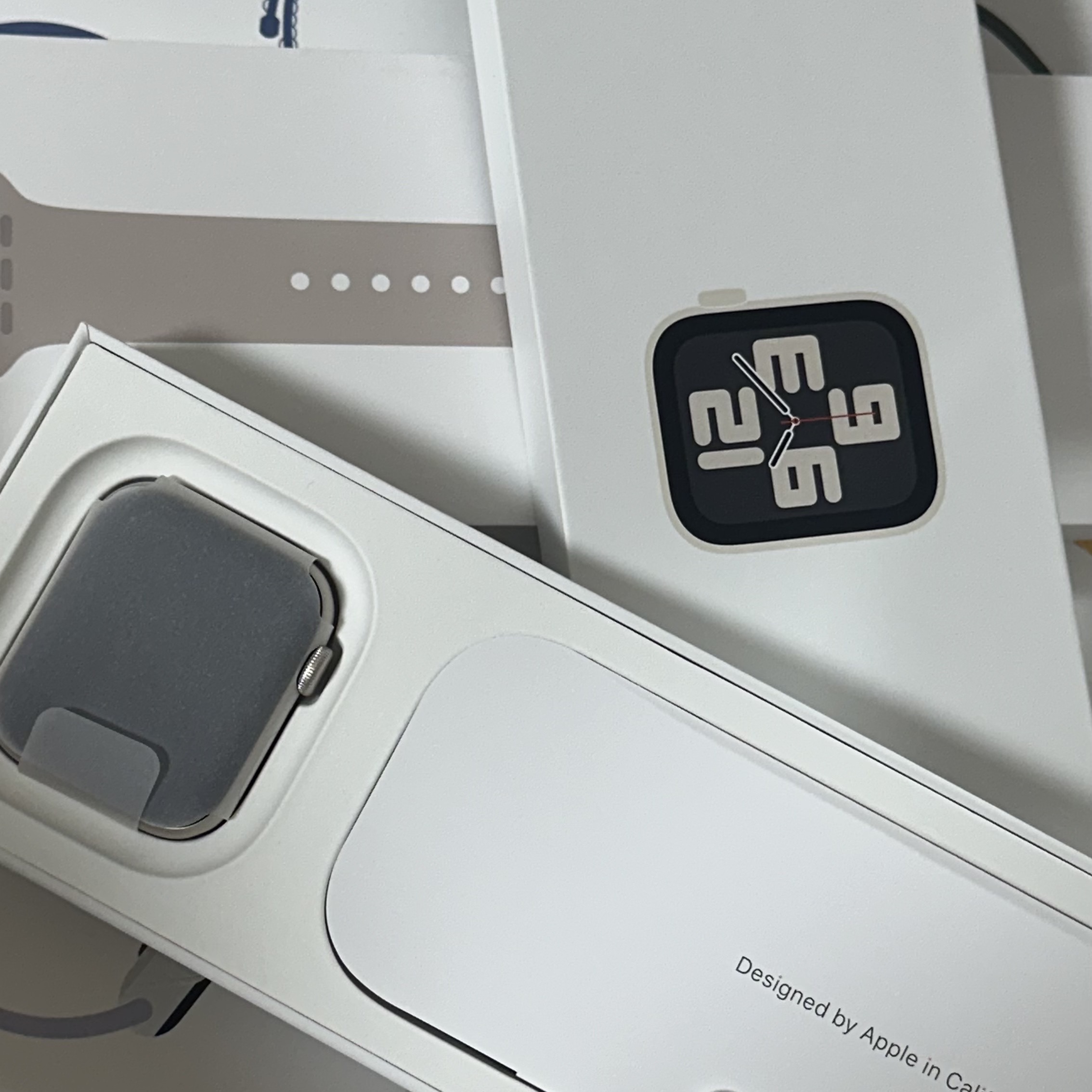 Apple Watch SE 2023 44mm GPS Starlight Aluminium Case with Sport Band M/L Starlight (Korean Ver.) 착용 스타일