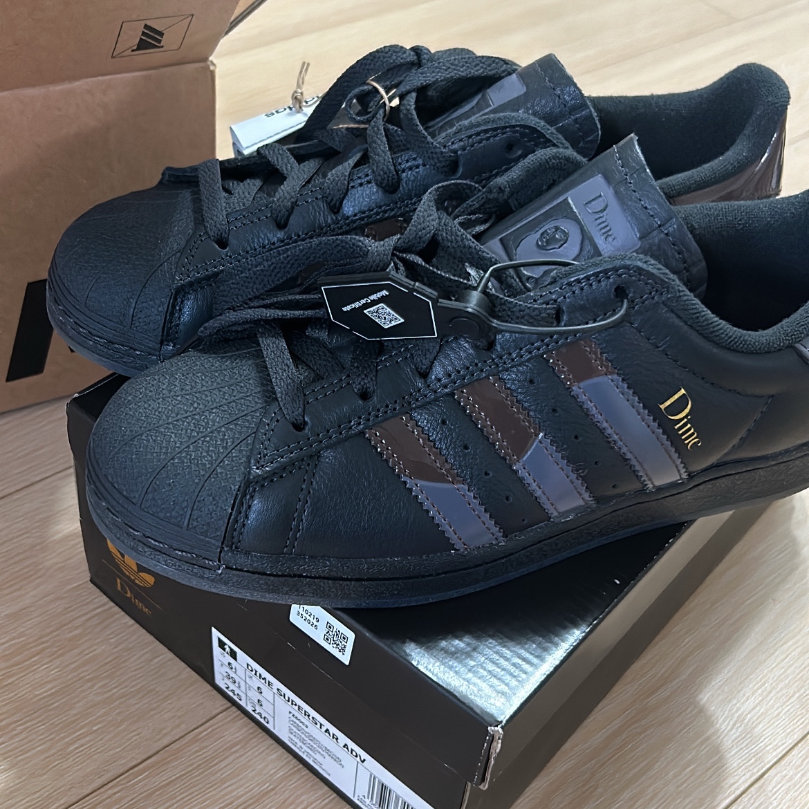 Adidas x Dime Superstar ADV Carbon Grey Five 착용 스타일 - 1
