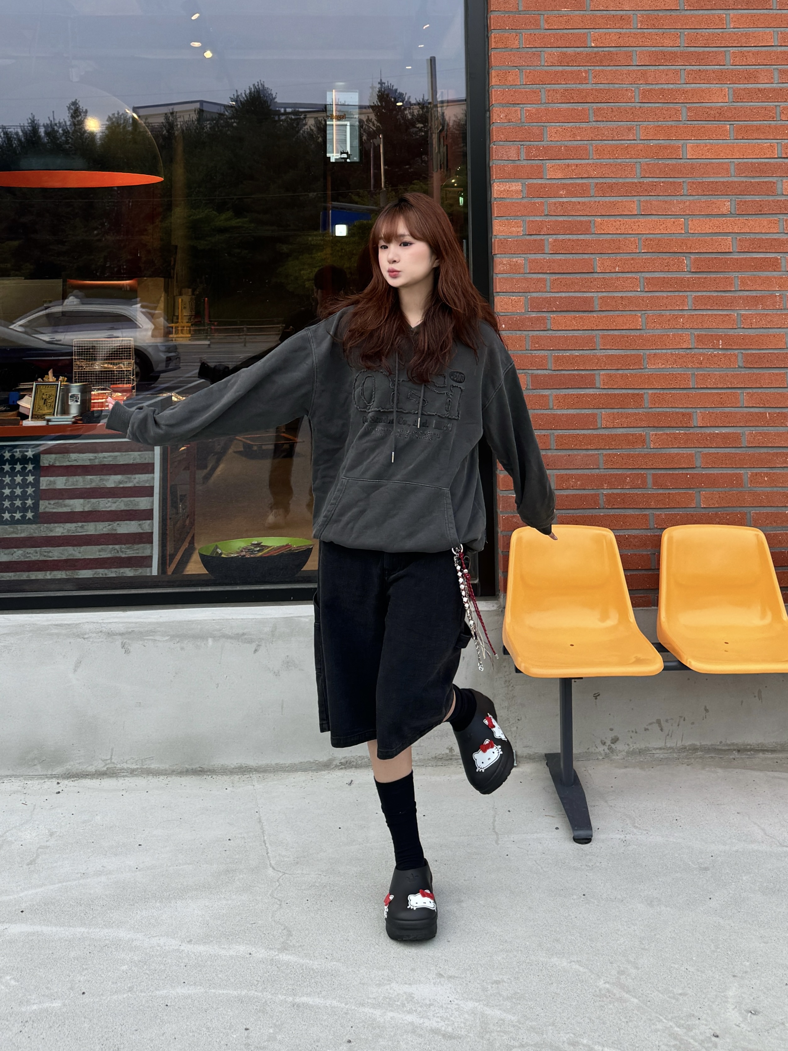 Thevinylhouse Carpenter Denim Shorts Black 착용 스타일 - 2